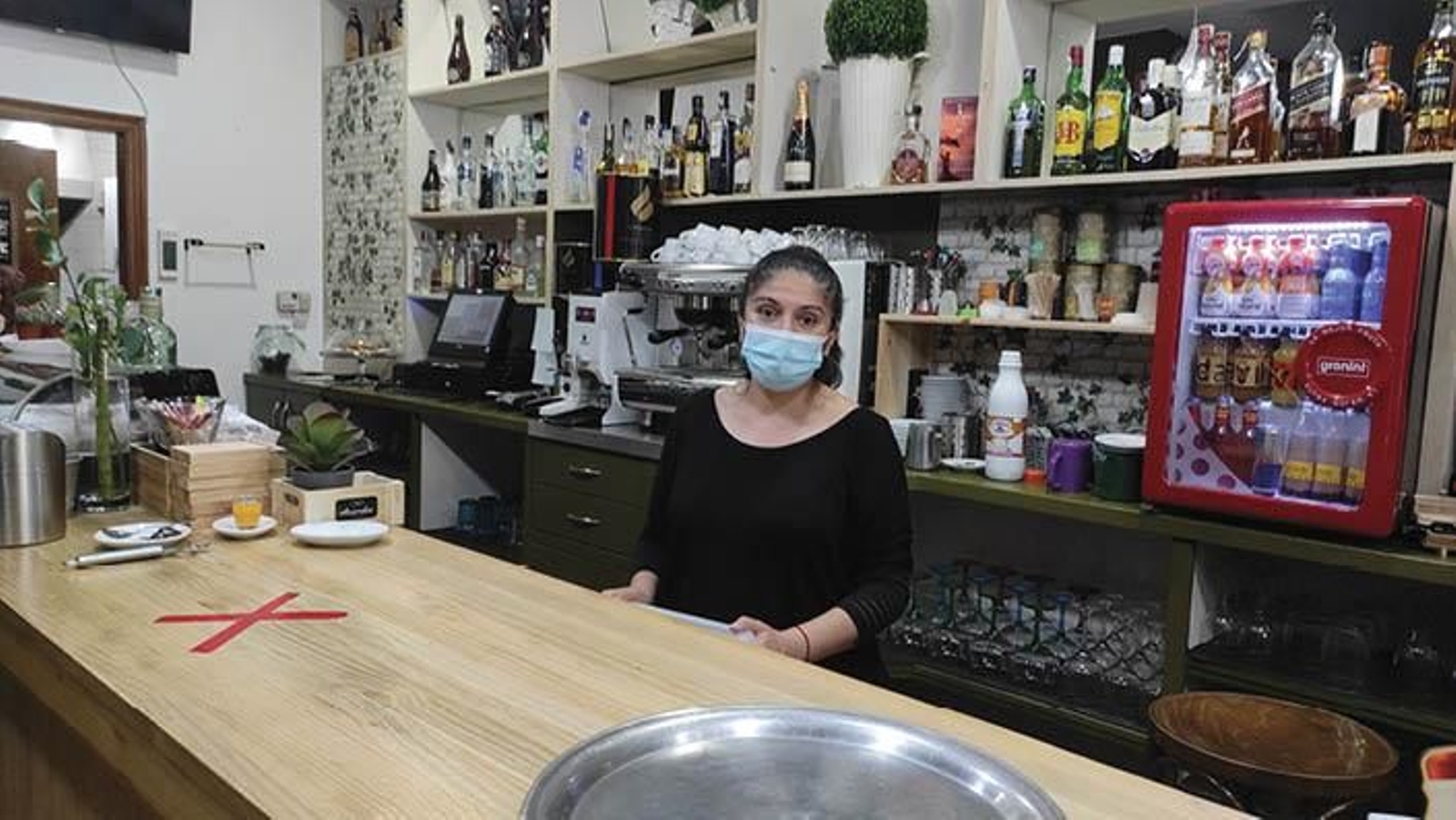 Marina Luján, en la cafetería Acordes que regenta en A Valenzá.