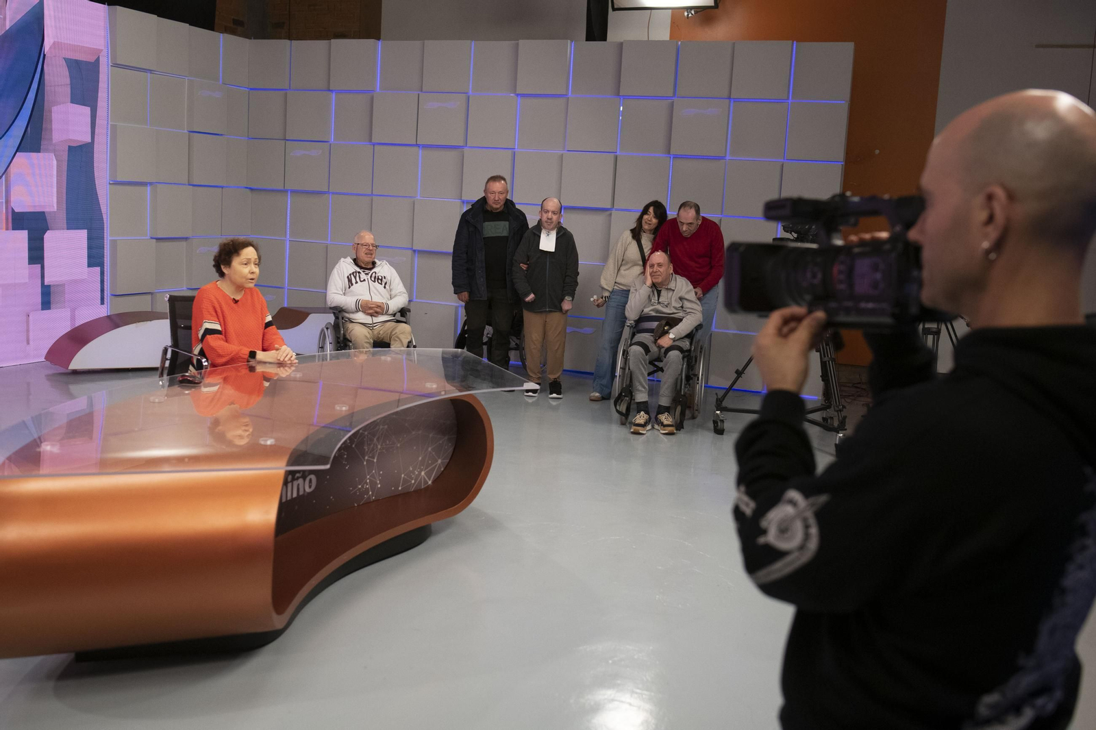 Galería | Usuarios de la Residencia de Santa Cruz conocen por dentro el trabajo de La Región y Telemiño