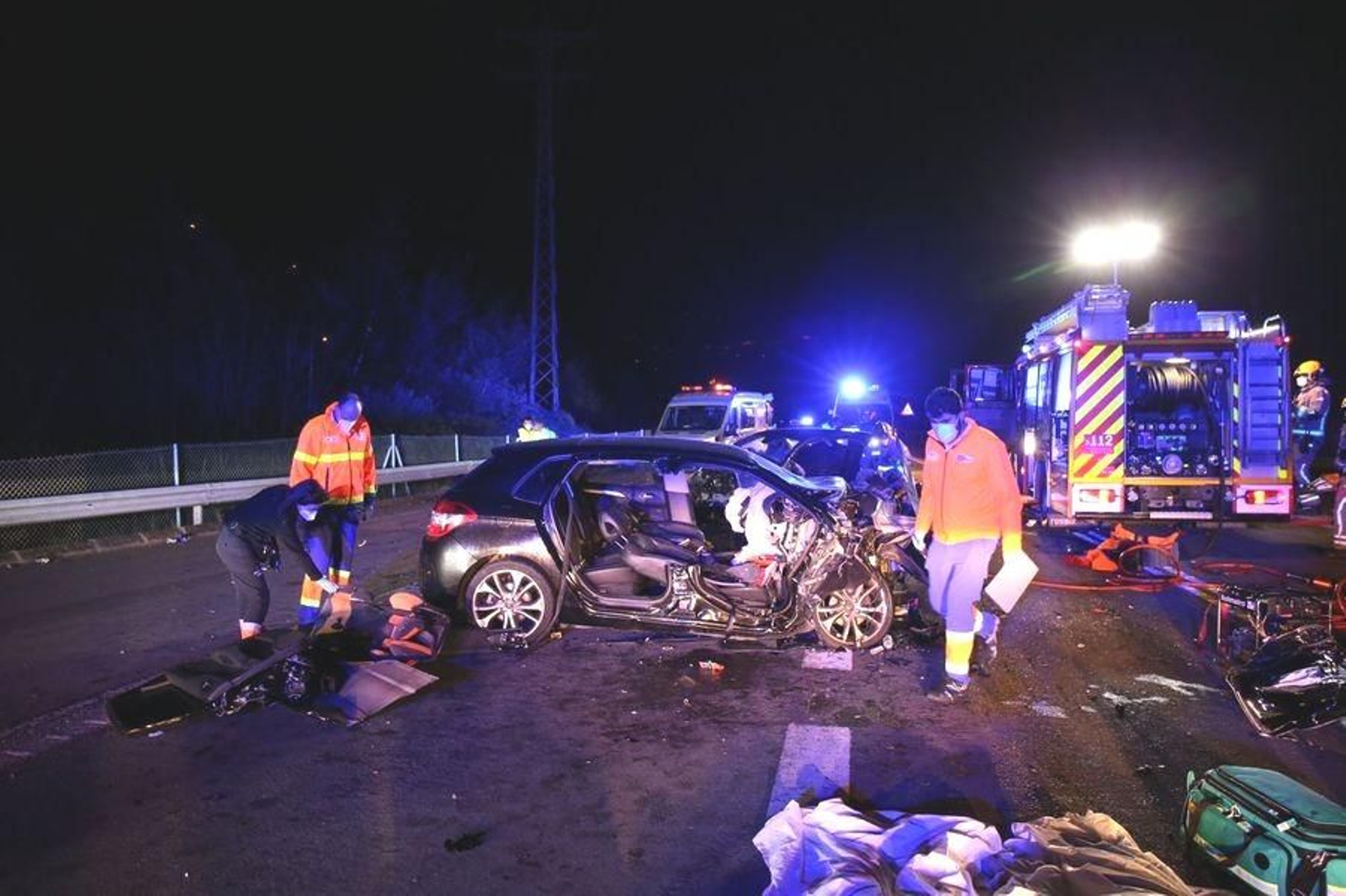 Estado en el quedó el vehículo donde viajaban Luisa G. Soliño con sus dos hijos, que fallecieron prácticamente en el acto aunque al menor de 7 años los servicios de emergencia intentaron reanimarlo sin éxito. El vehículo de las tres víctimas fue alcalzado frontalmente por otro vechículo cuyo concuctor está muy grave