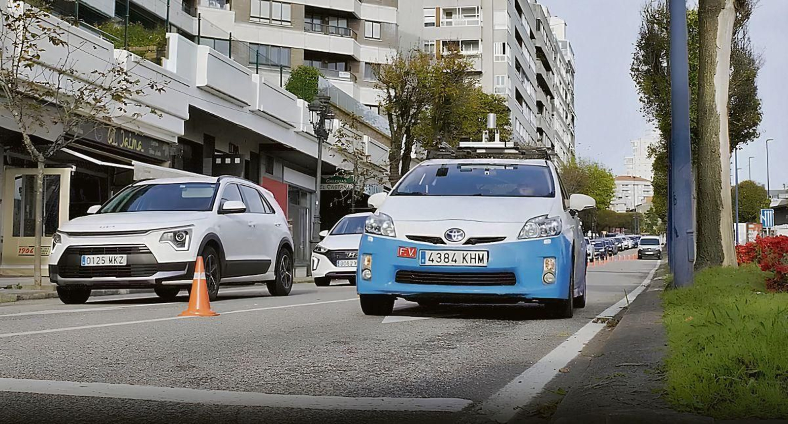 Un vehículo autónomo circulando por la Gran Vía en las pruebas de In2ccam.