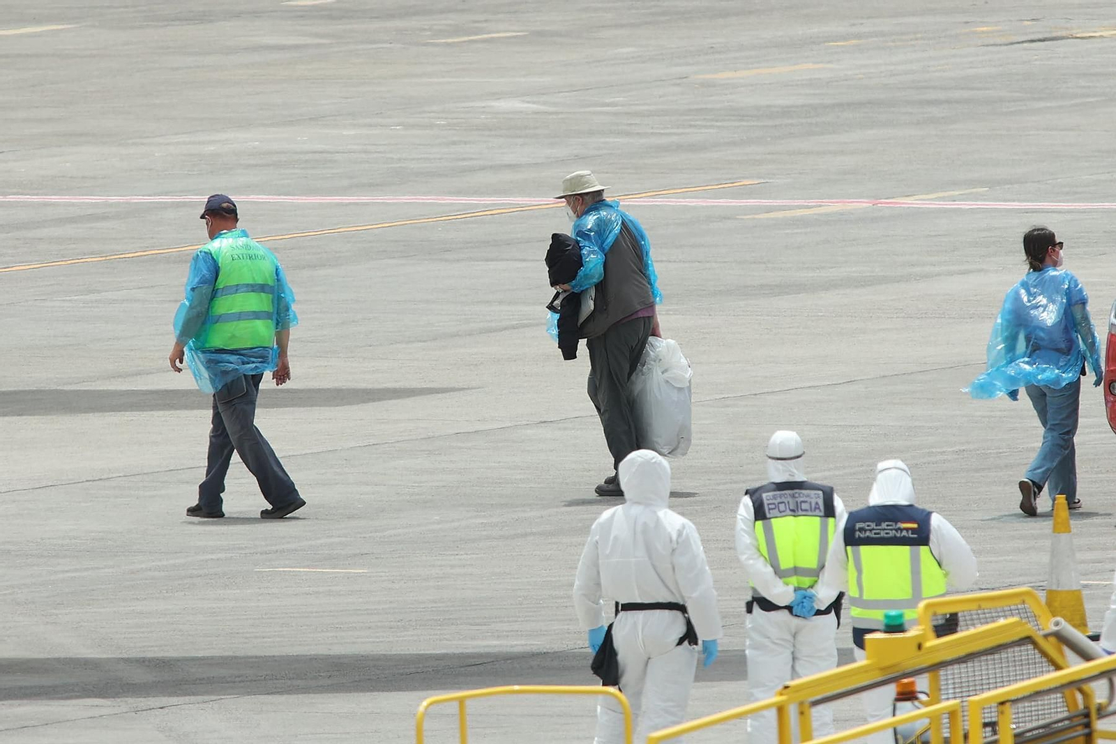 Fotogalería | Evacuación del crucero del brote de hantavirus y el traslado al Gómez Ulla en Madrid, en imágenes