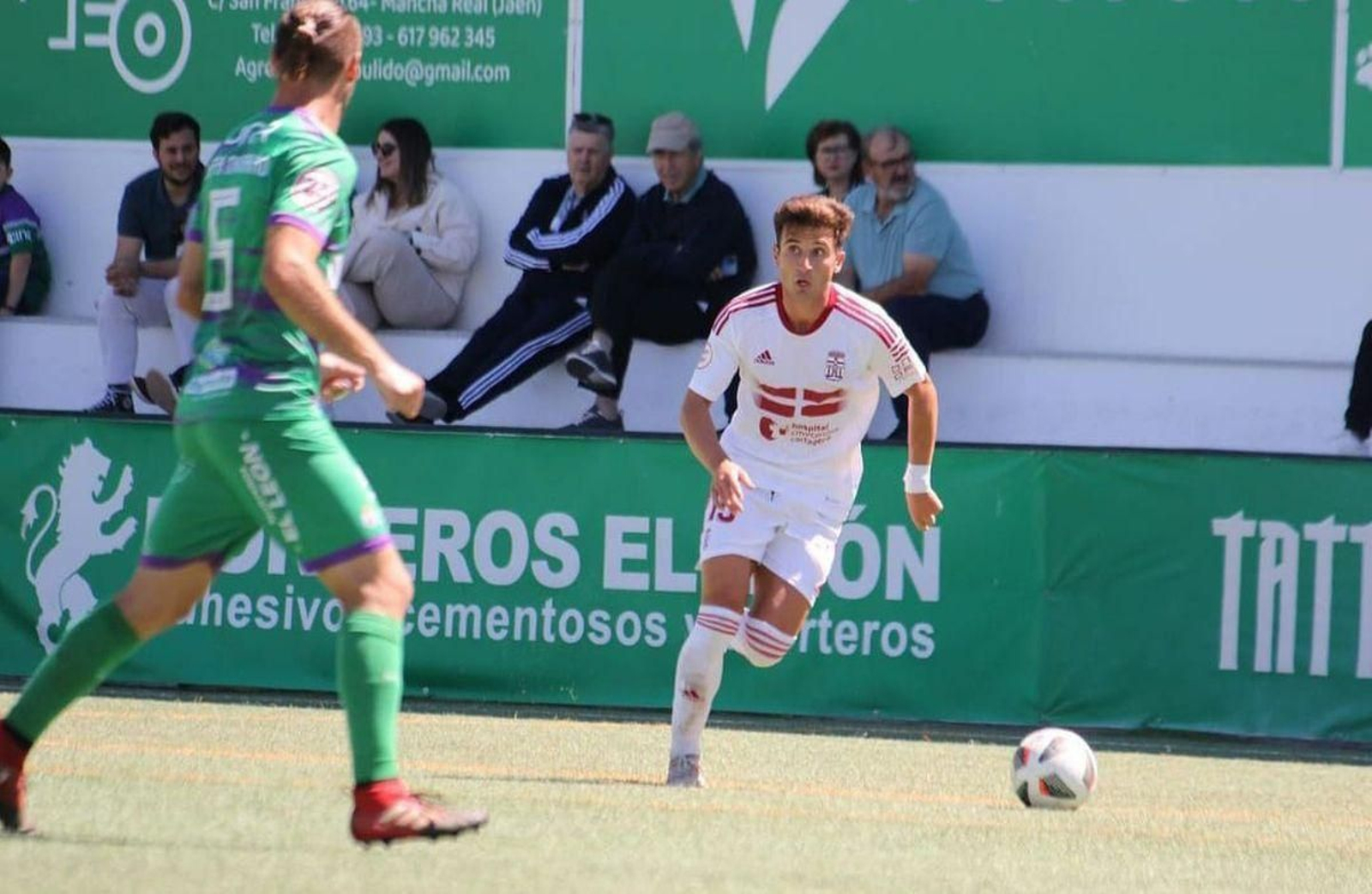 Pedro García, disputando un partido con el equipo filial del Cartagena.