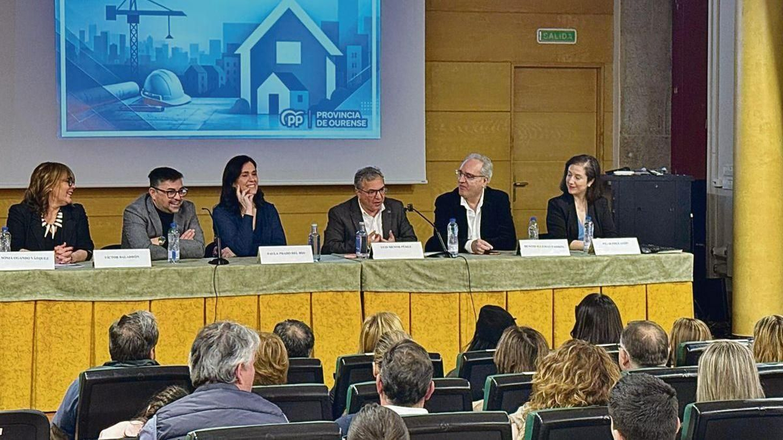Sonia Ogando, Víctor Baladrón, Paula Prado, Luis Menor, Benito Iglesias y Pilar Fernández, ayer en Verín.