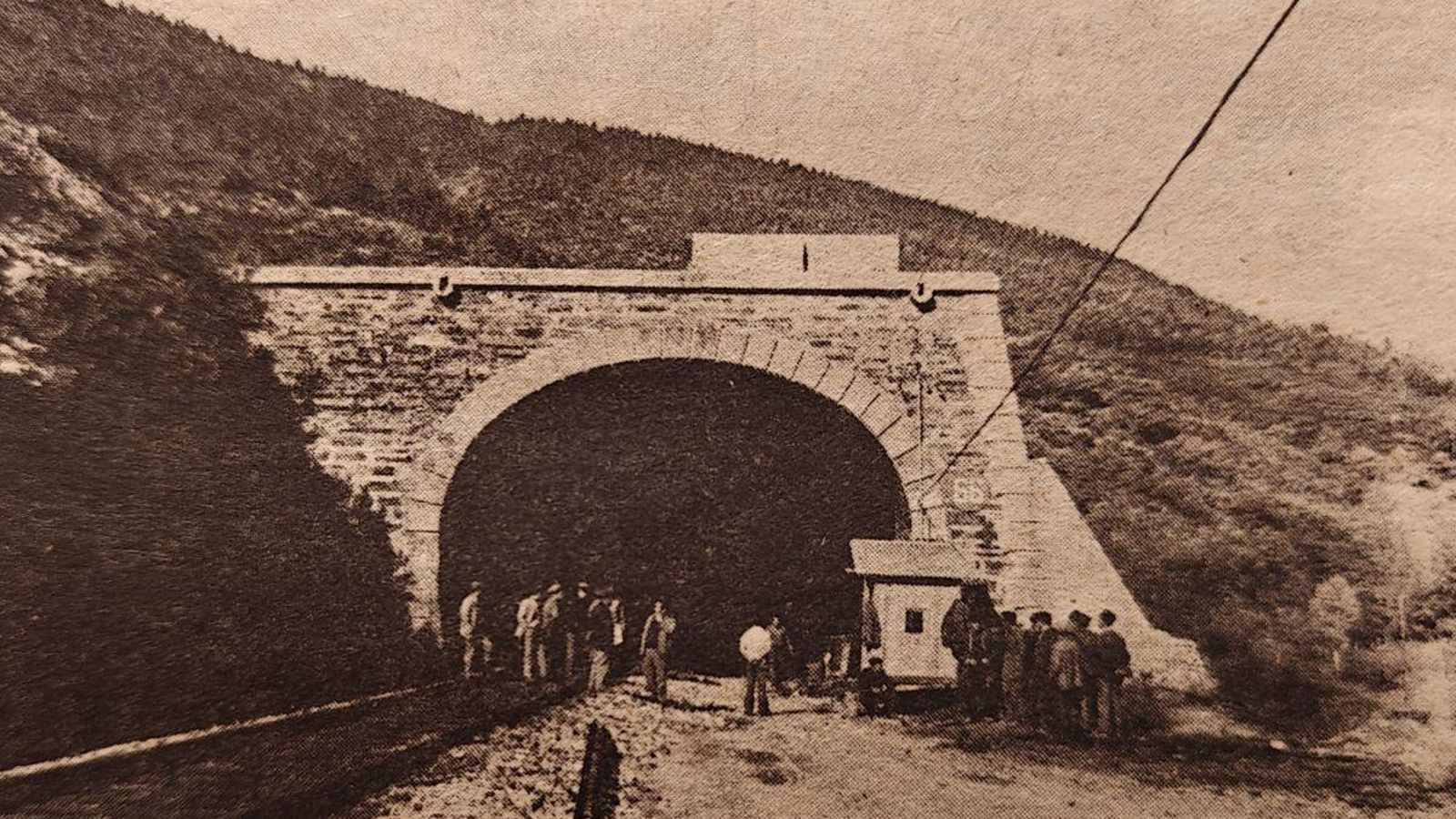 El túnel de Laza donde se produjo el descarrilamiento.