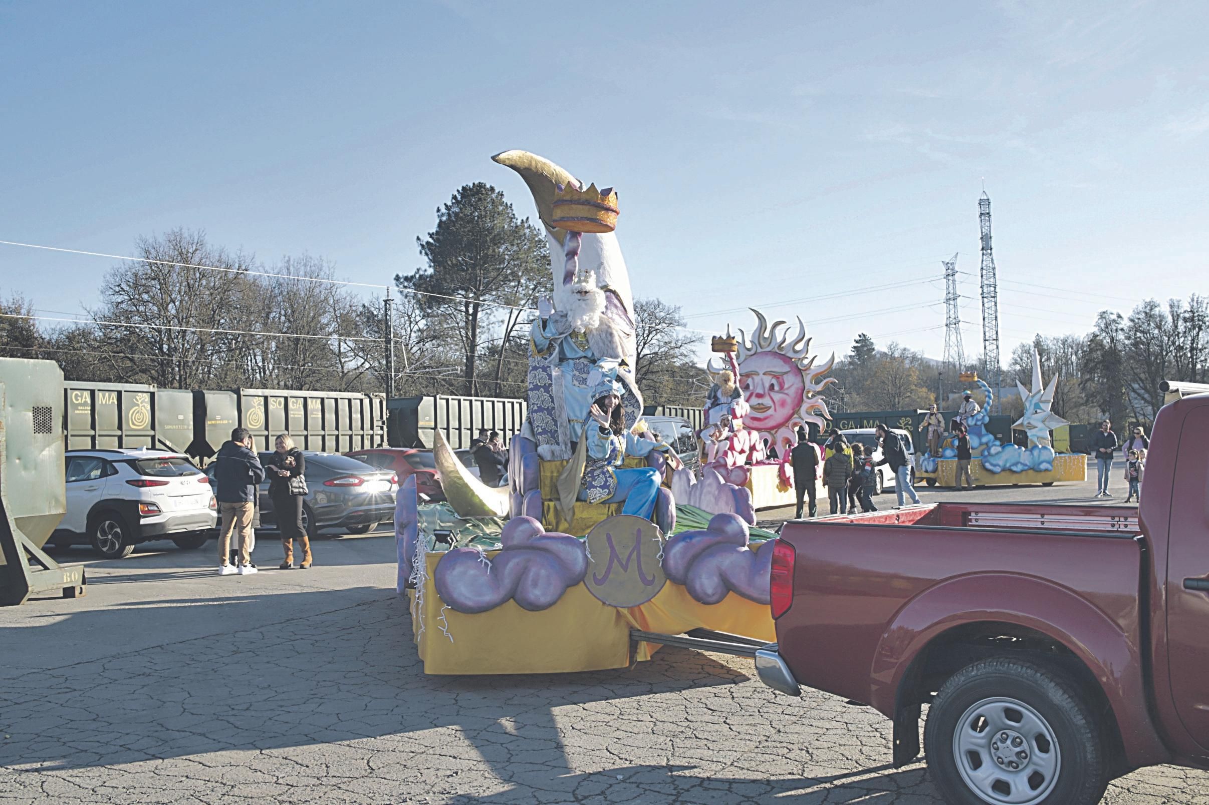 Sus Majestades visitaron ayer Taboadela, saliendo desde la estación.
