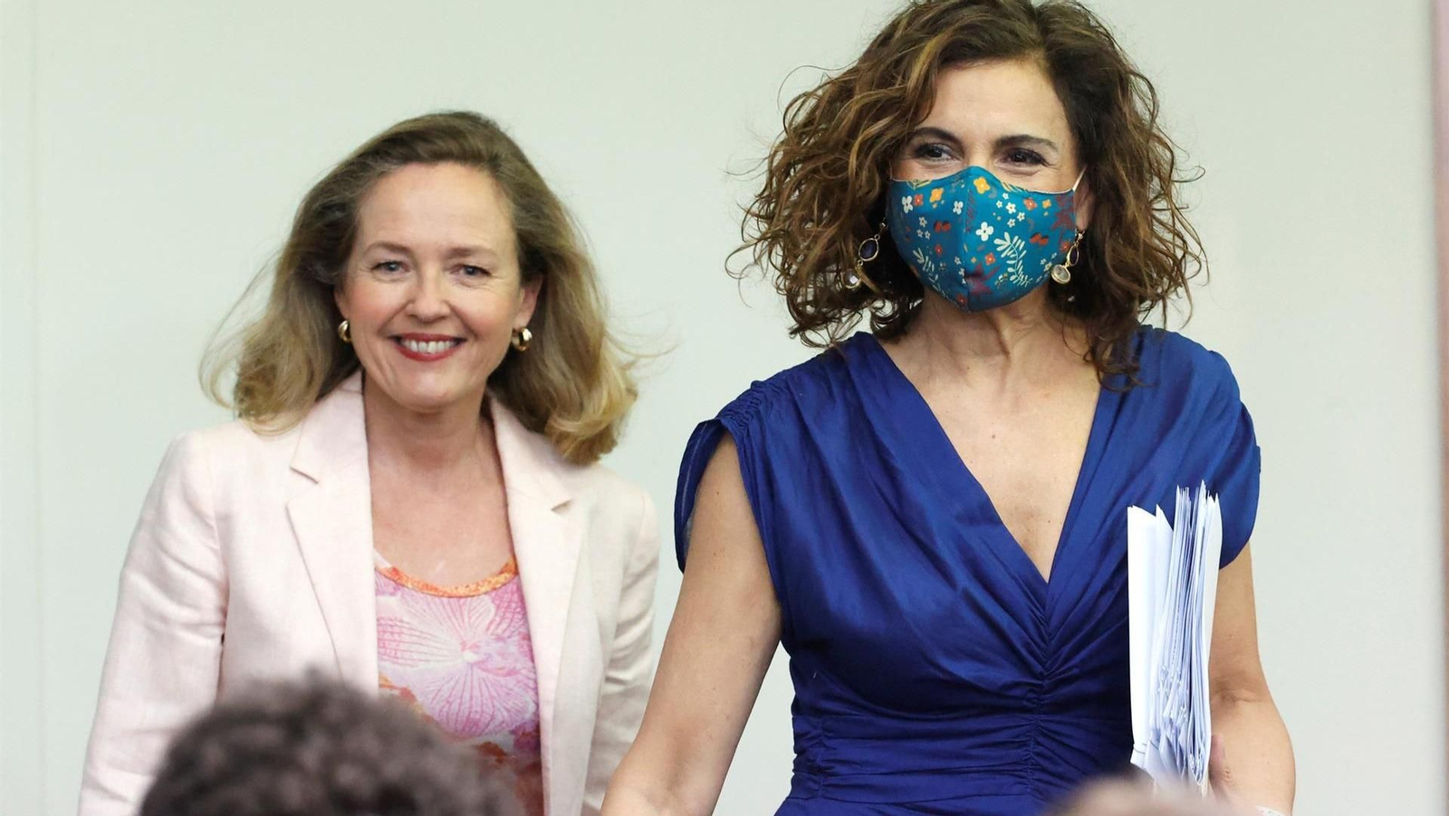 Calviño y Montero, antes de su comparecencia. (EFE)