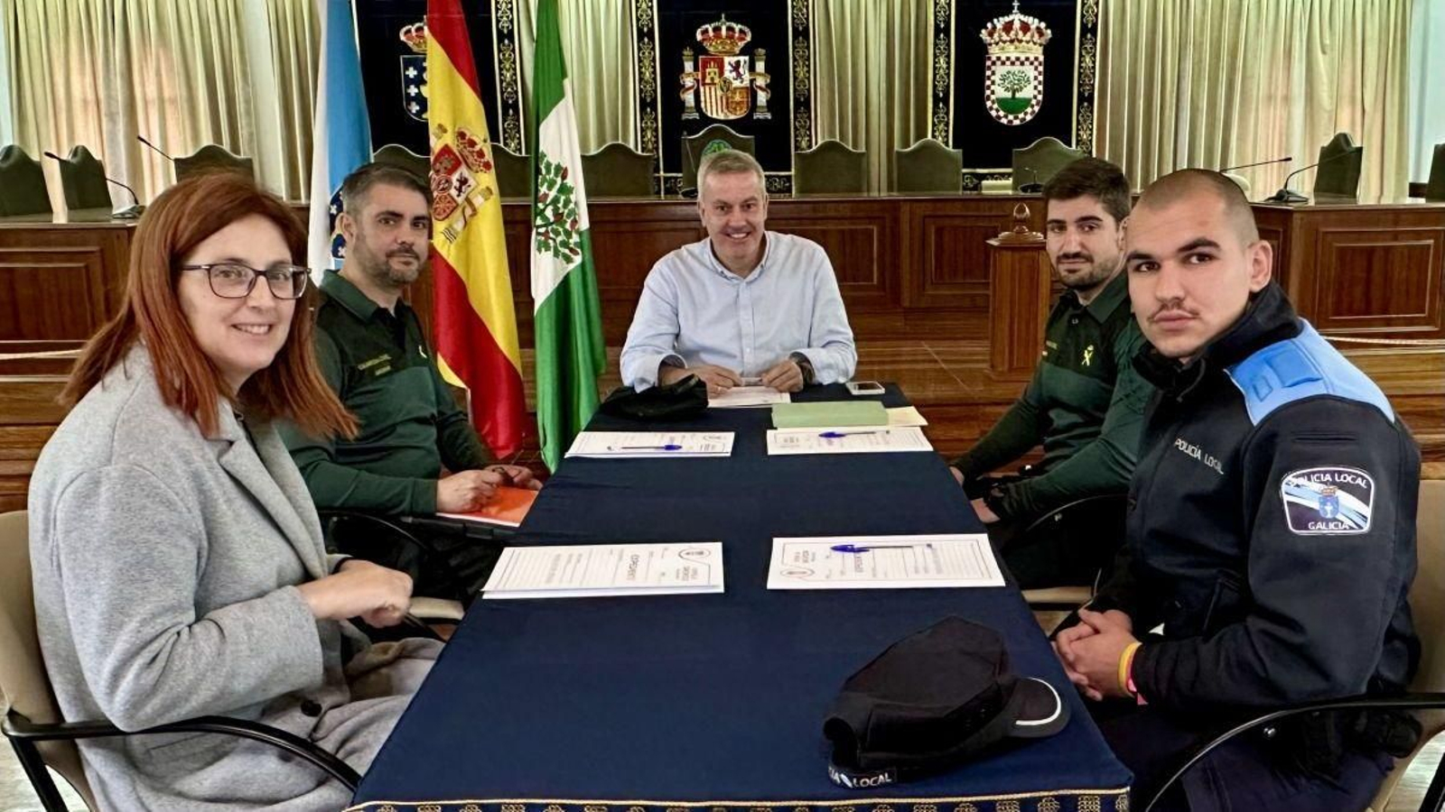 El alcalde, Luis Piña, presidió la reunión de seguridad local para coordinar la celebración de As Pascuillas.