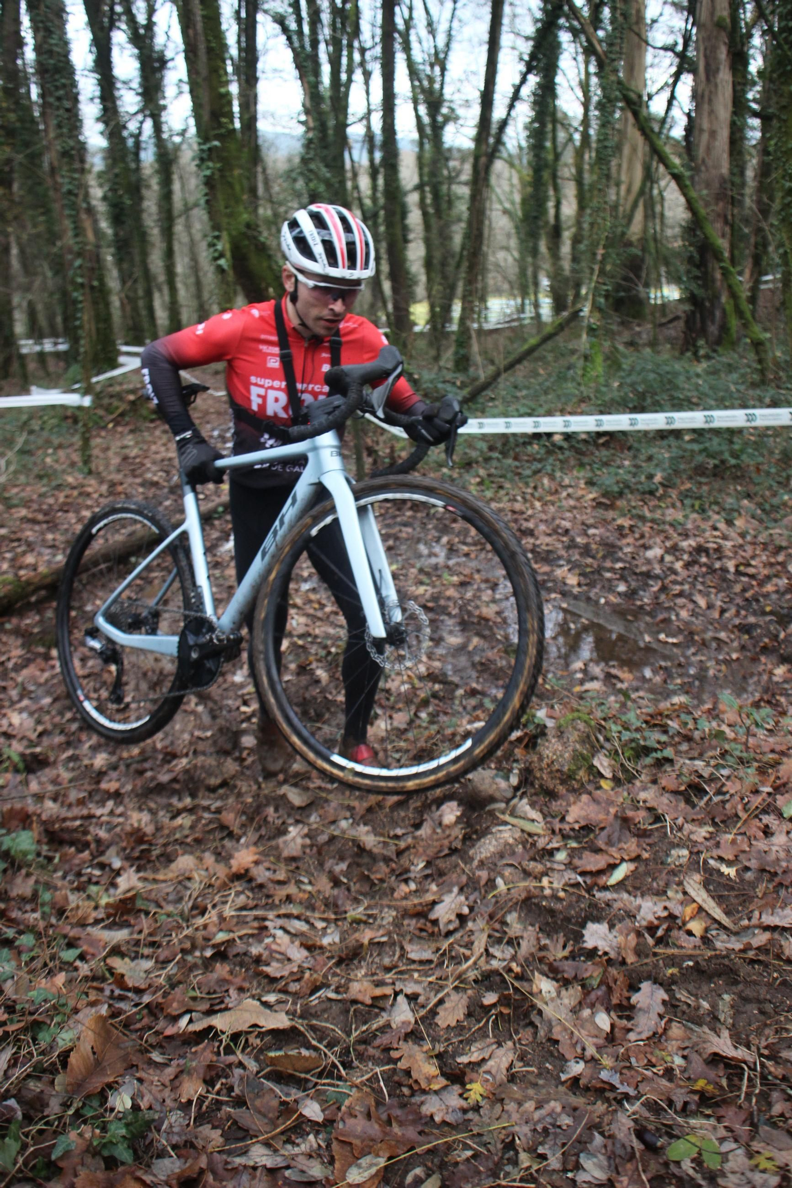 Galería | El campeón de ciclocross Miguel Rodríguez entrena en su Ponteareas natal