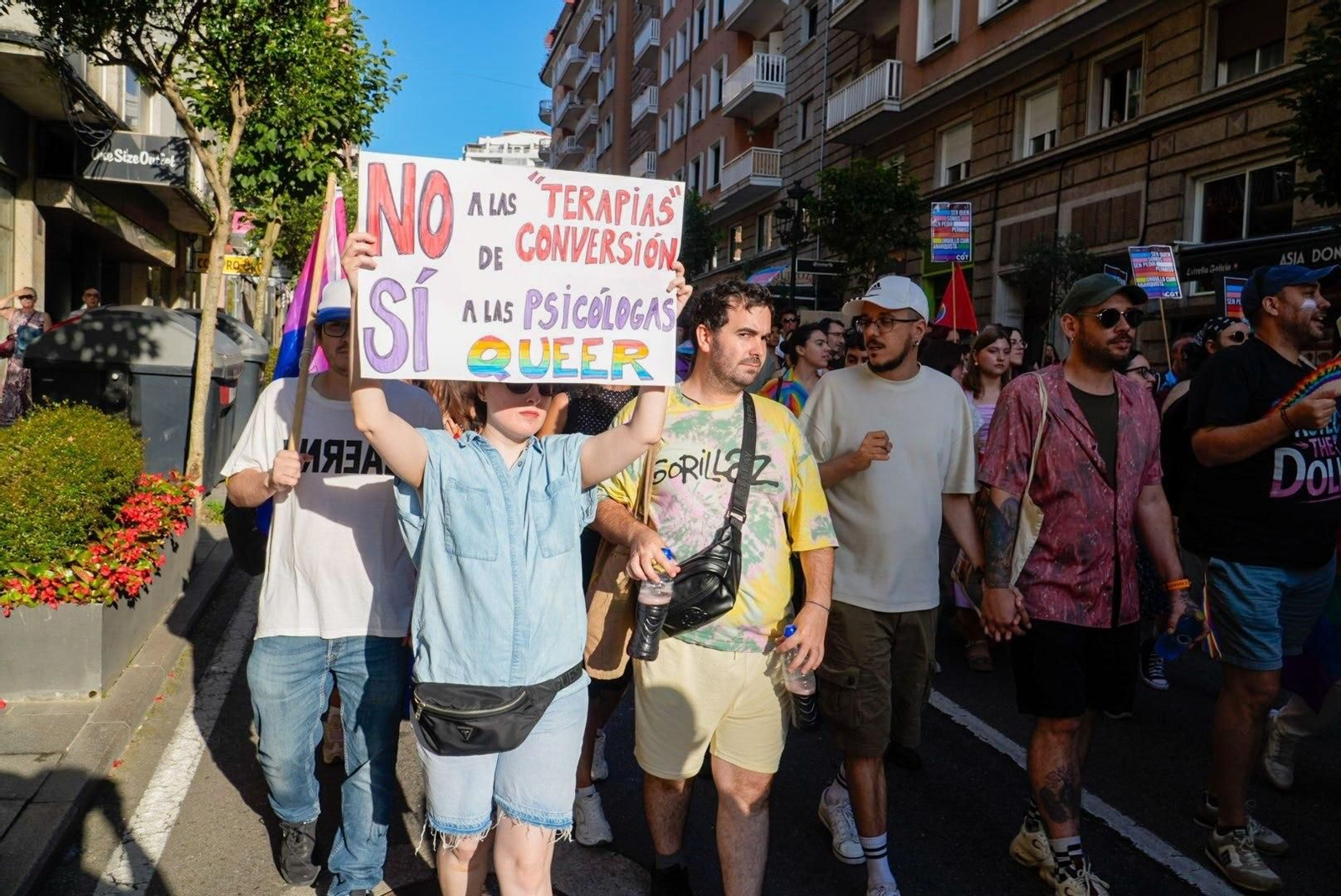 Galería | Una marea multicolor inunda las calles de Vigo por el Día del Orgullo LGTBIQ+