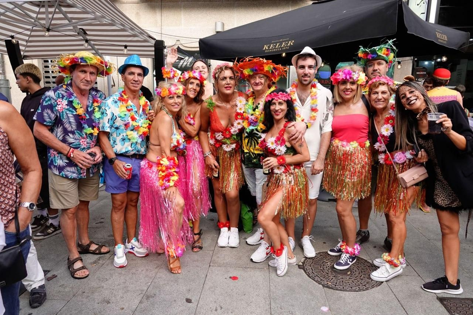Un grupo de hawaianos se desplazó a la villa redondelana, que vivió una jornada festiva con una gran variedad de disfraces.
