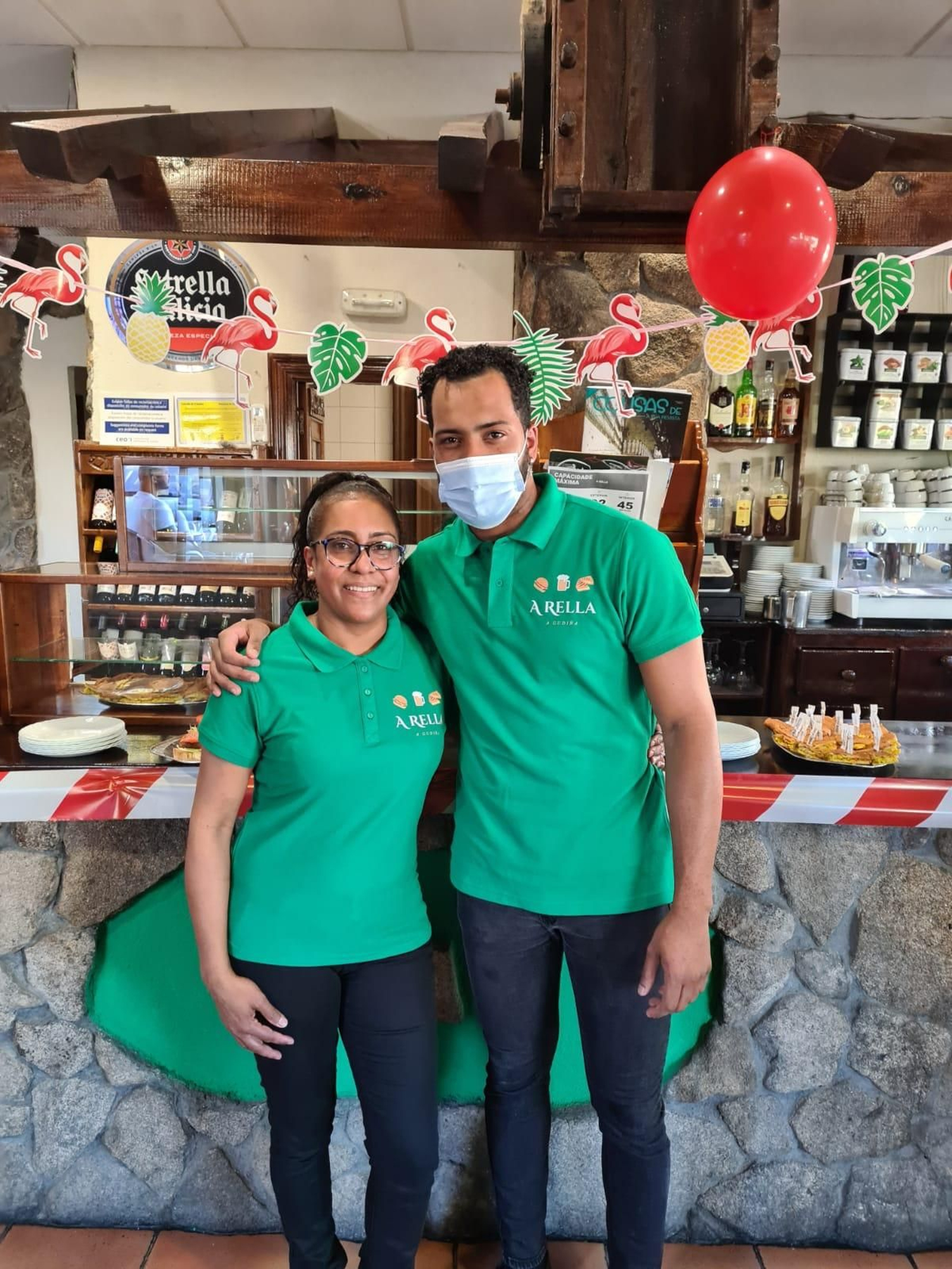 Elisabeth Taveras y Aneudy Castillo, gerentes de A Rella.