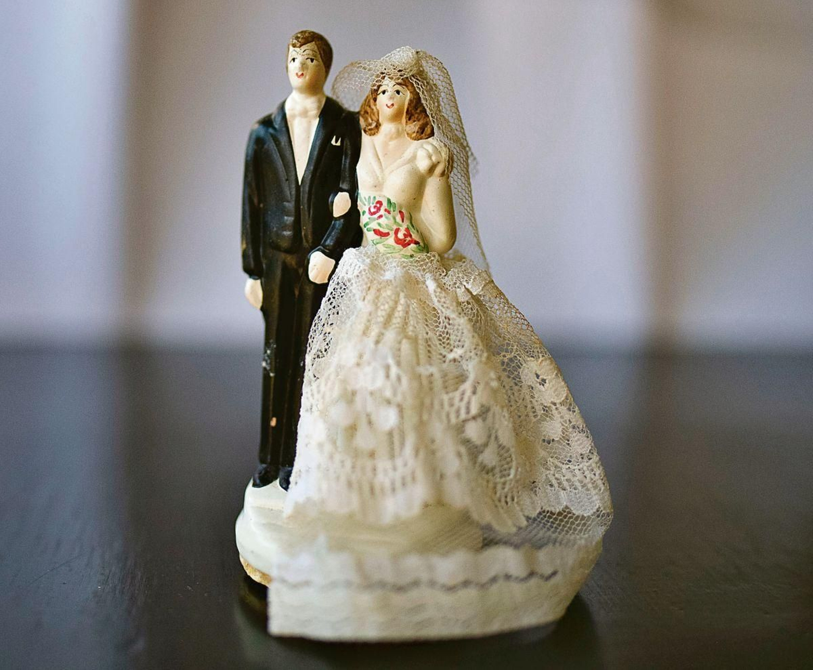 Es la novia más fea de la colección pero su vestido bordado la salva un poco.