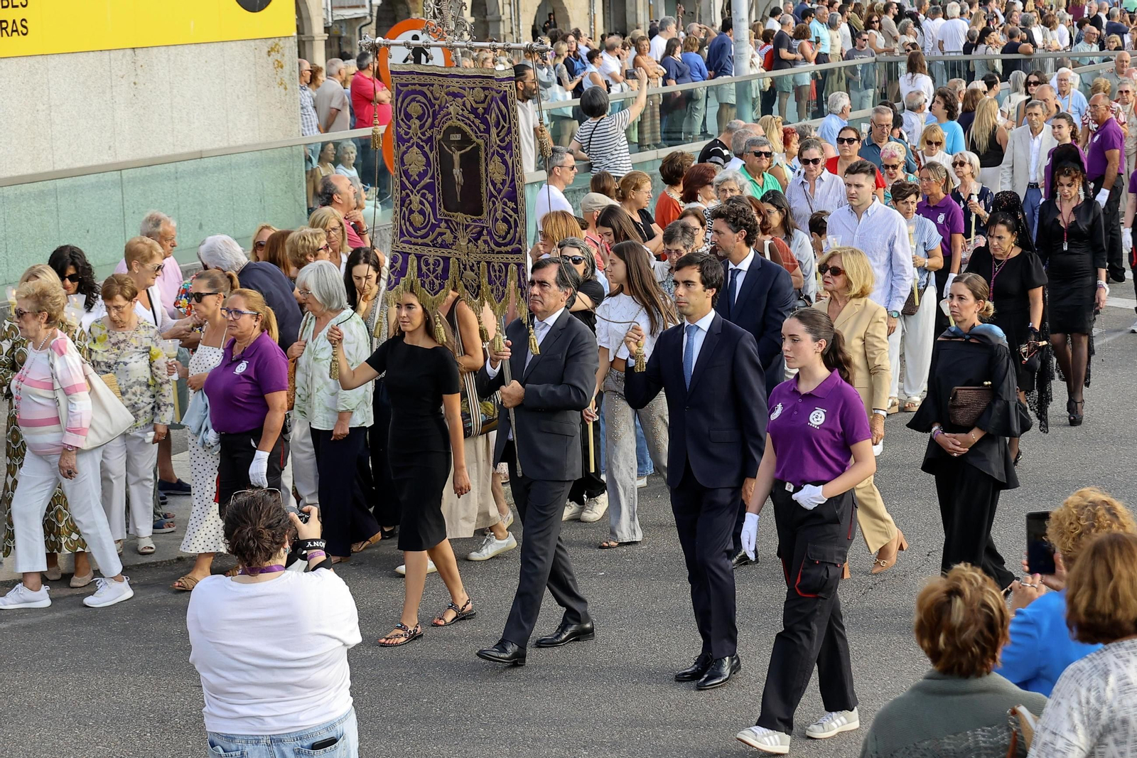 Galería | Misa por el Cristo da Victoria en Vigo y la concurrida procesión
