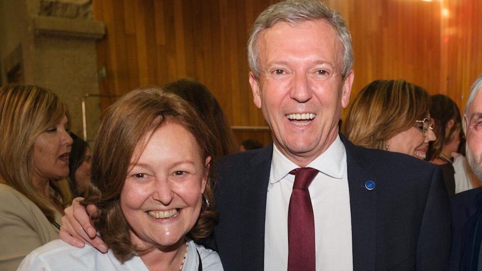 Rosina Abellás, con Alfonso Rueda tras su investidura como presidente en el año 2024.