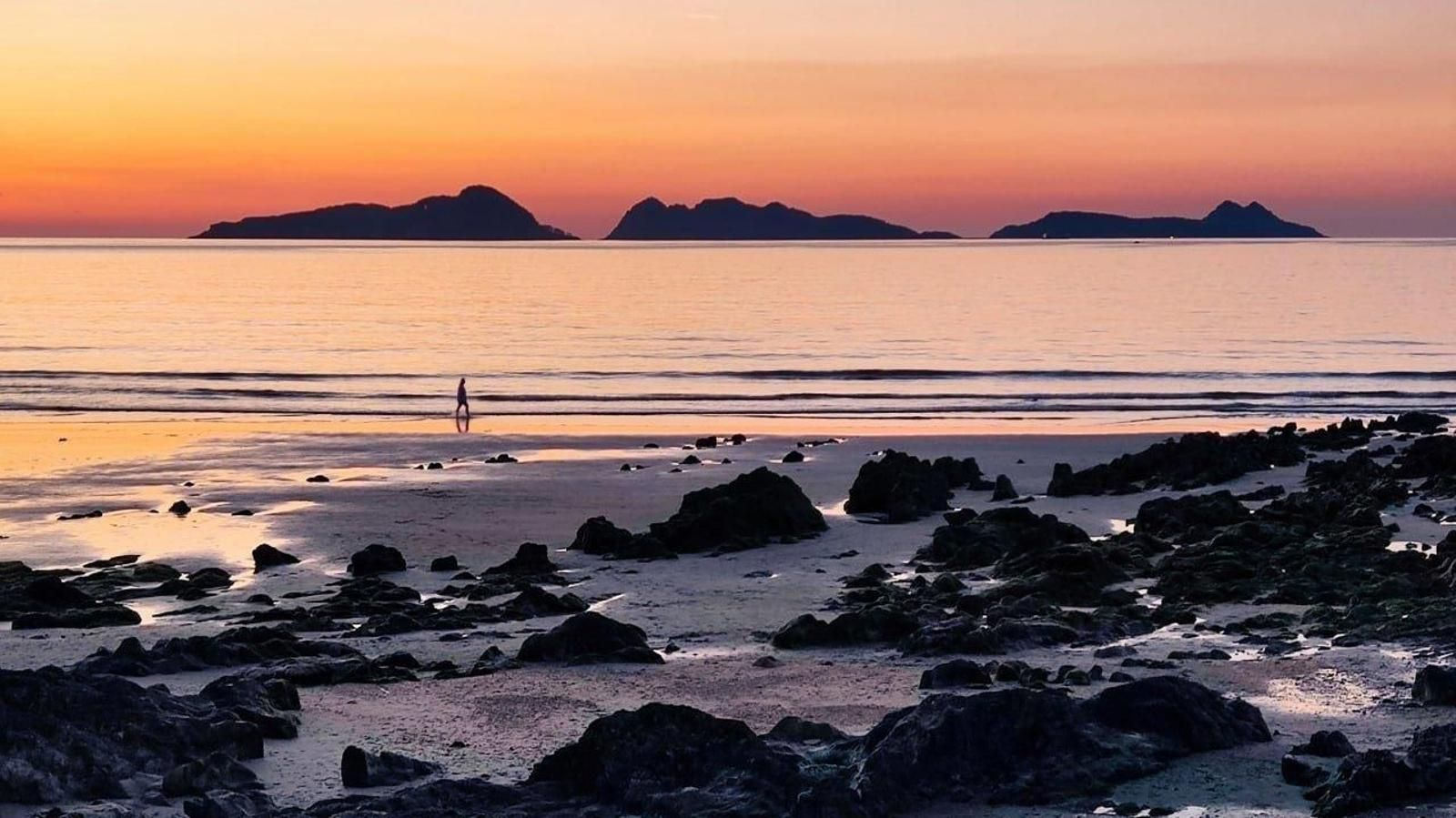 Una puesta de sol en la playa de Patos