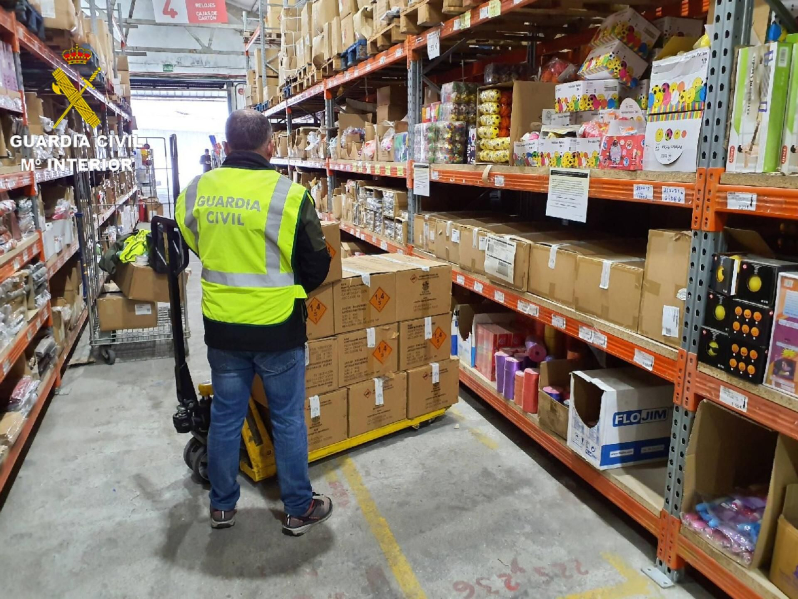 El material pirotécnico intervenido en un bazar de O Porriño.