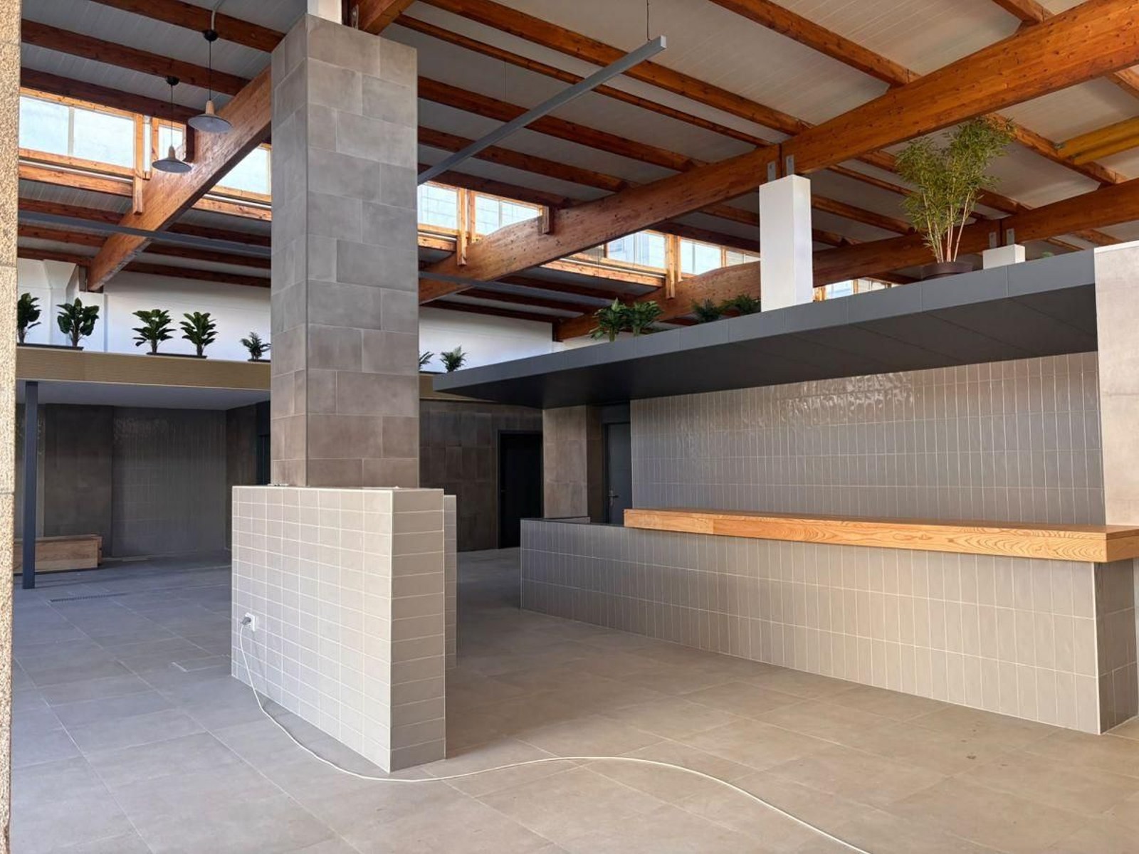 El interior de la plaza de abastos de Xinzo de Limia, ya casi lista para abrir.
