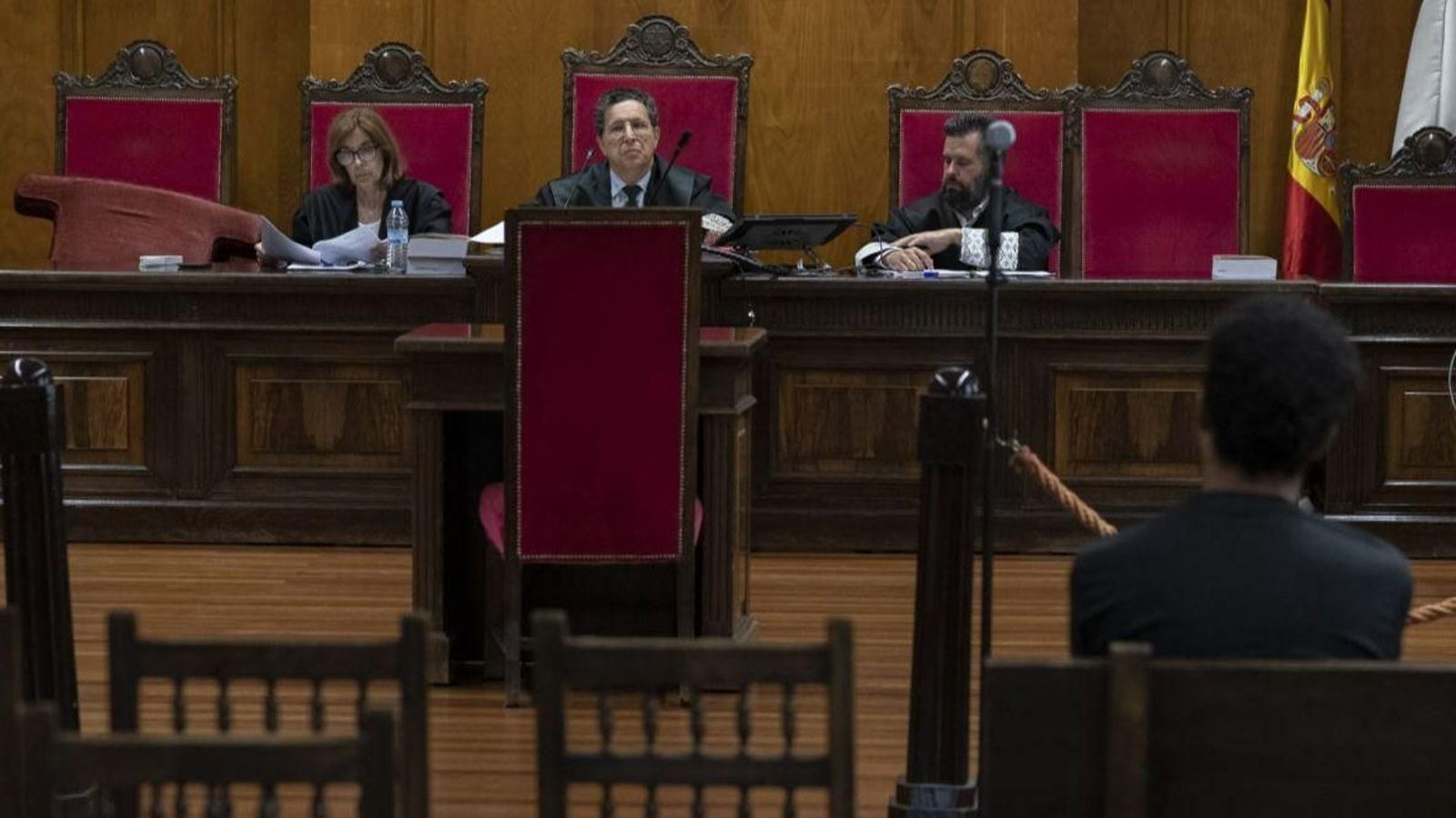 El acusado, ayer en el juicio, ante el tribunal que dictará sentencia.