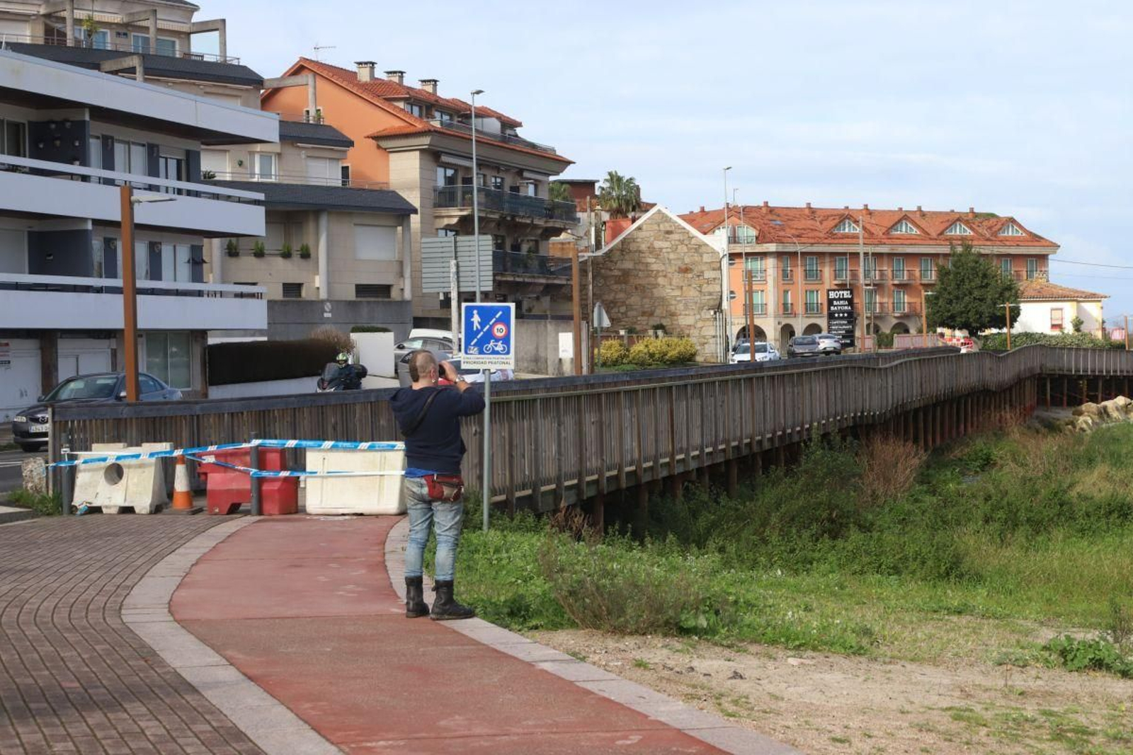 Estructura con el acceso precintado, por el momento se desconoce cuanto tiempo tardará en reabrirse al público.
