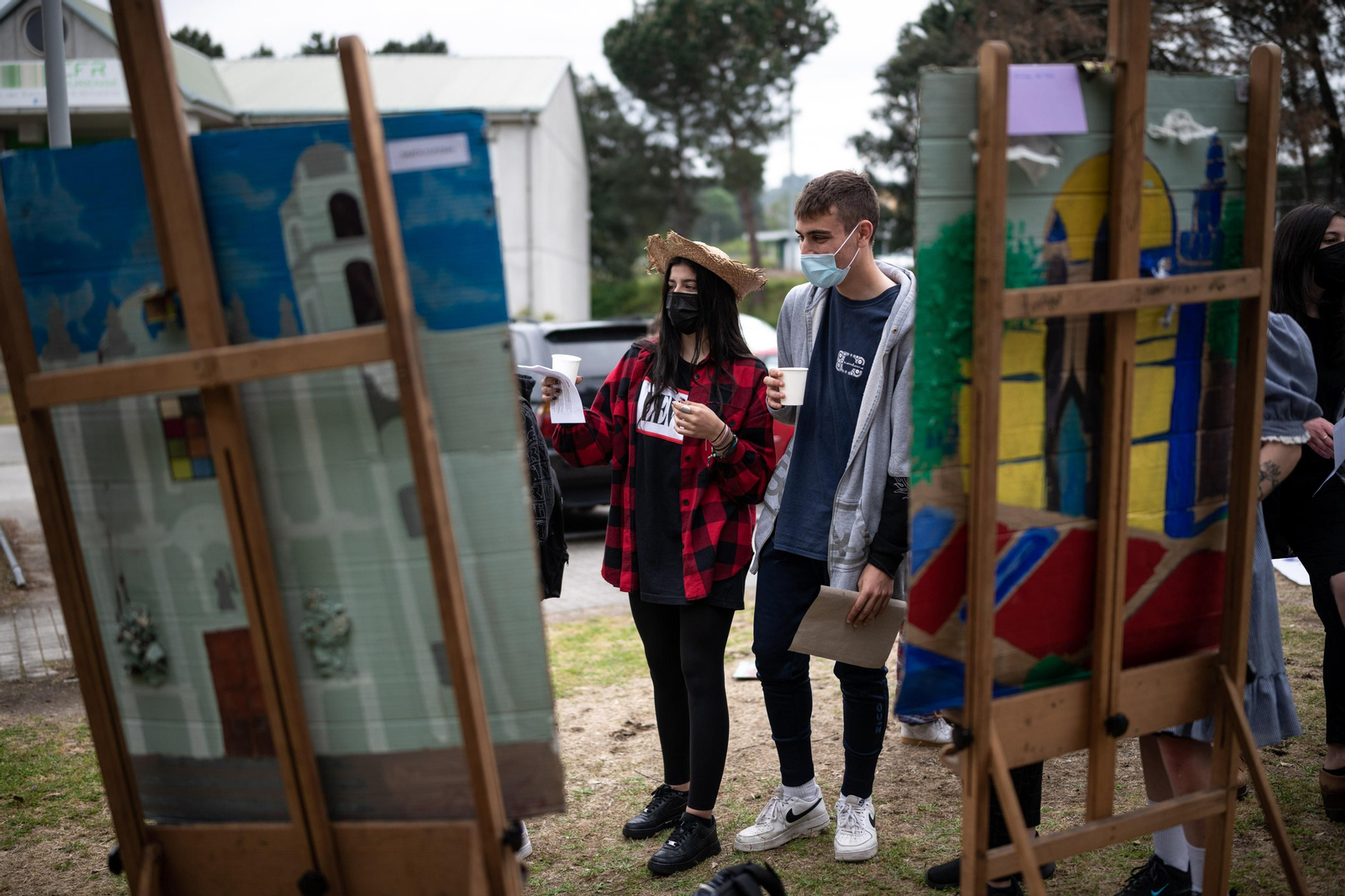 Actividade artística dos alumnos e alumnas de artes no exterior do instituto.