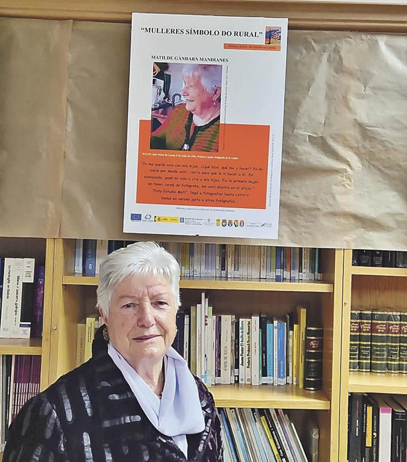 Mati visitando la muestra.