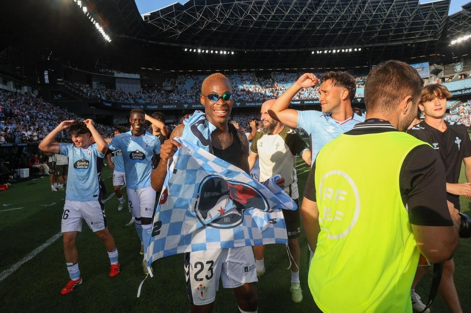 Galería | El Celta Fortuna golea a la Ponferradina y sube a Segunda División