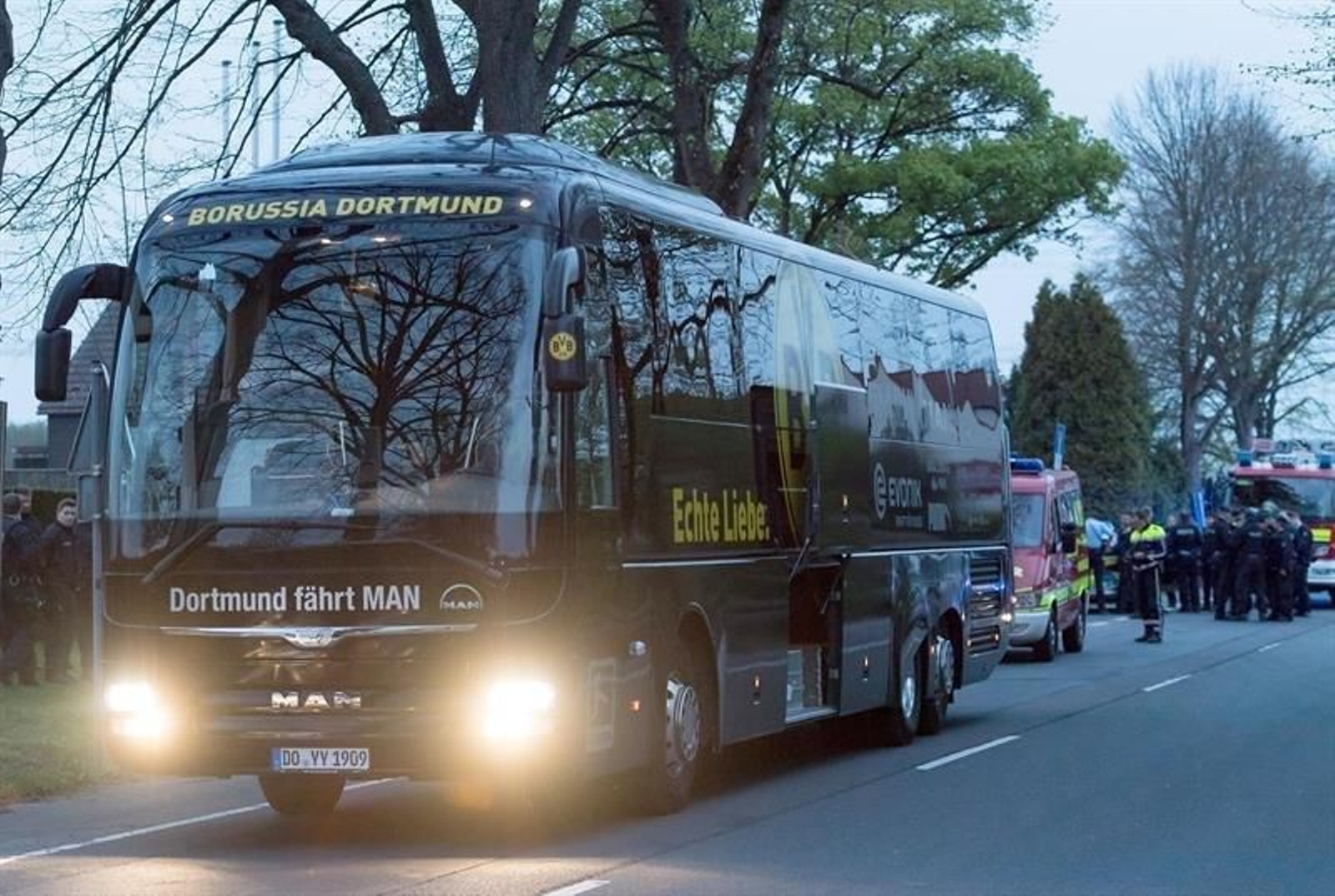 Así quedó el bus del Dortmund tras la explosión 9