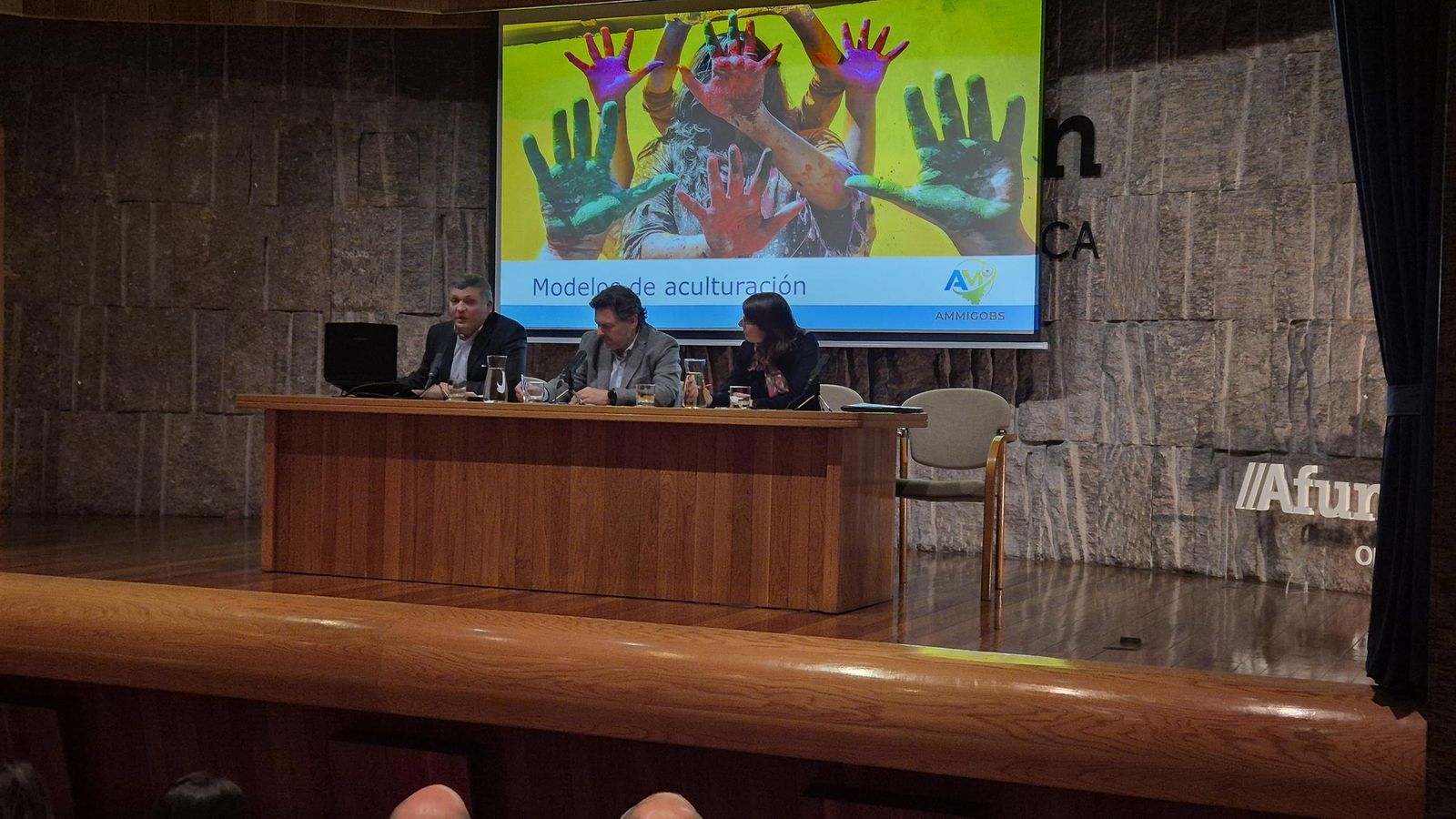 Mesa presidencial del acto