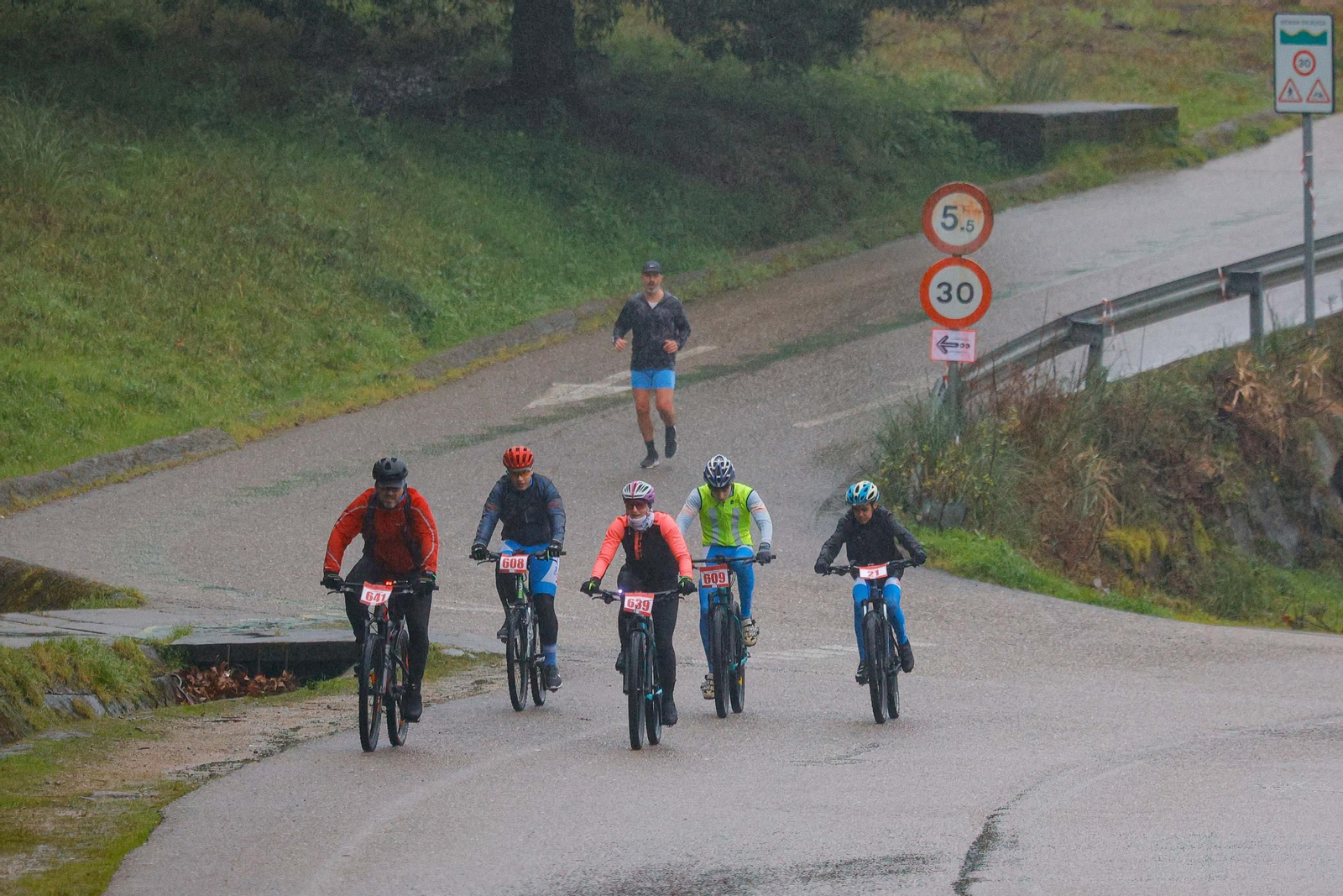 Galería | Decenas de ciclistas participan en la Gran Bikedada de Vigo