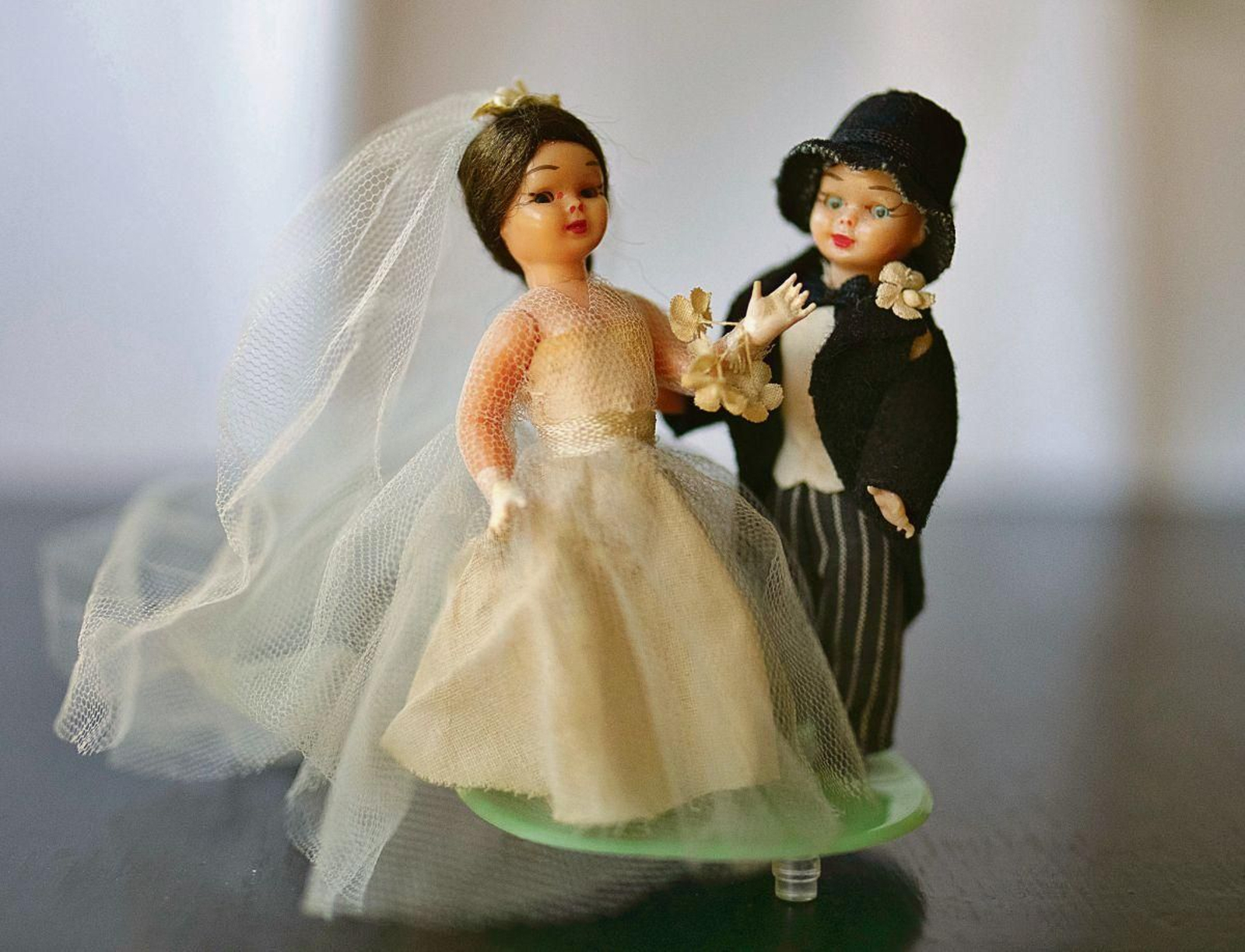 Un novio un poco “amanerado” e infantil.