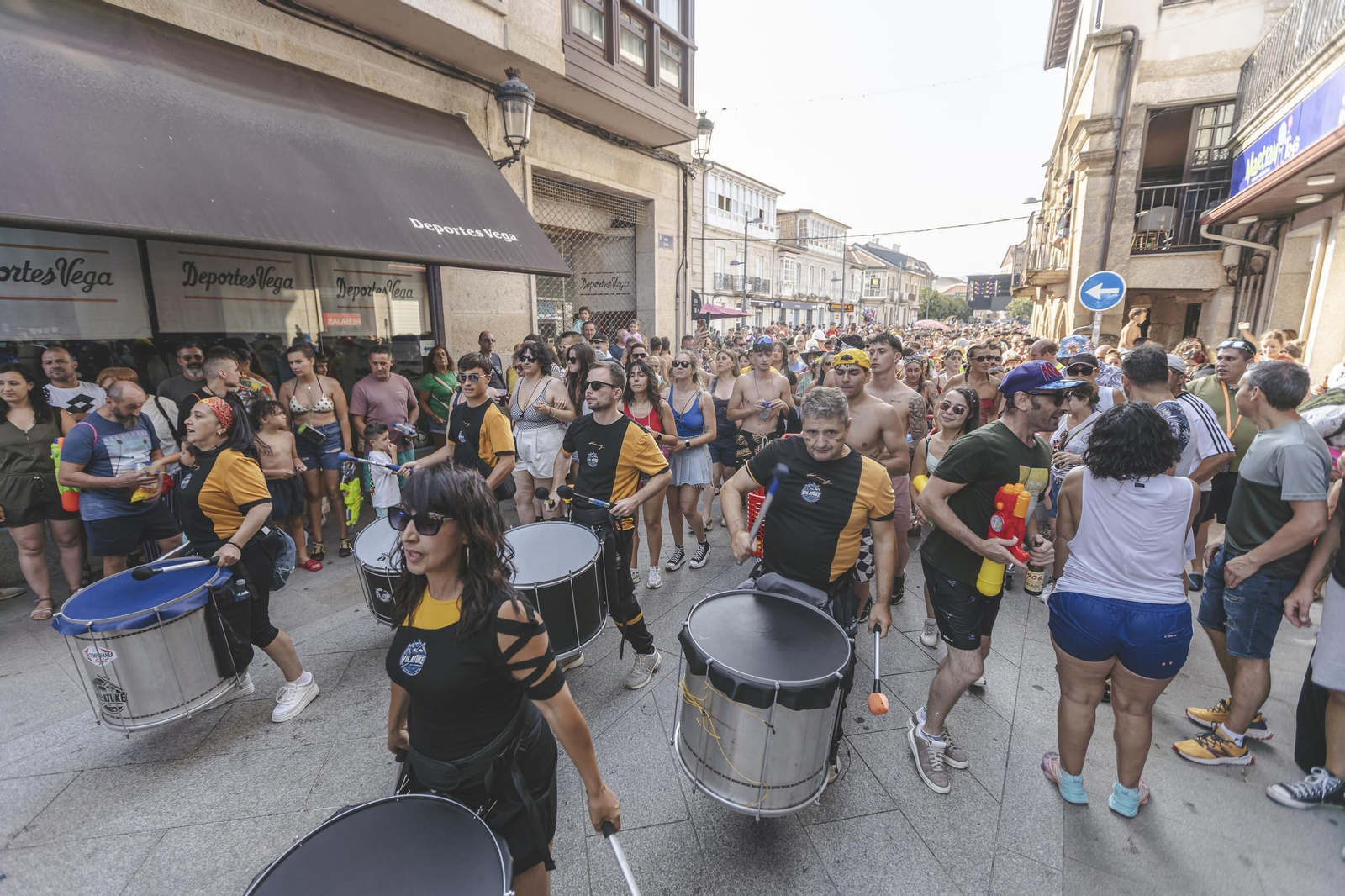 Galería |  Verín se echa a la calle al compás de las batucadas