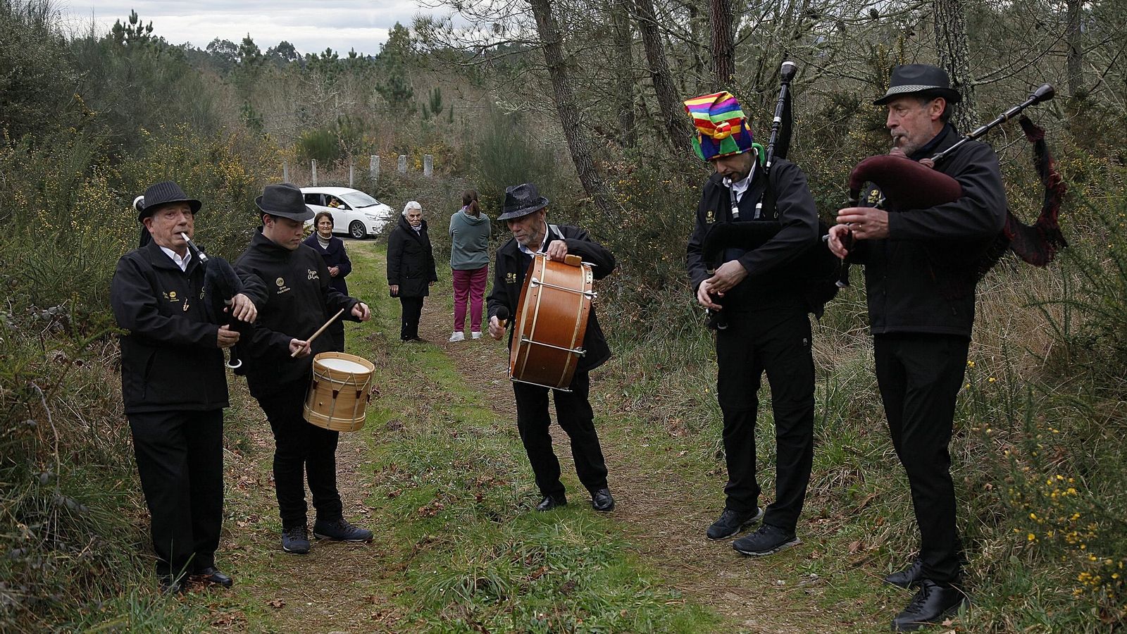 Galería | As Teixugueiras ya tienen a su meco de este Entroido