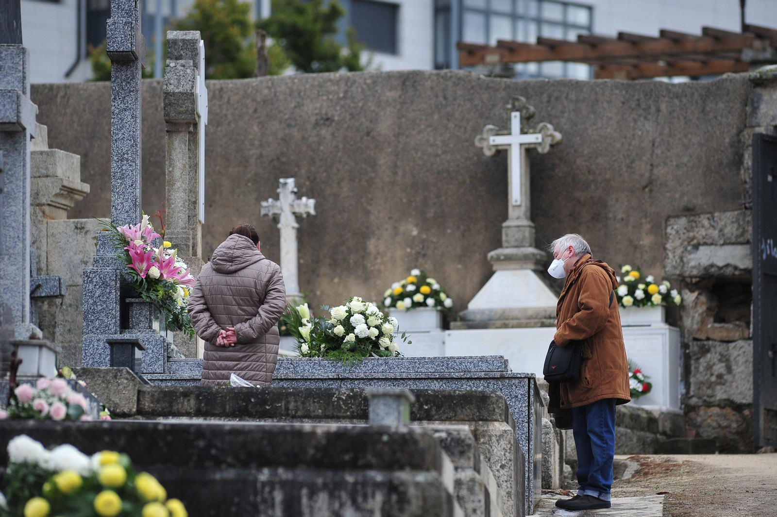 Jornada dominical en el cementerio de San Francisco José Paz