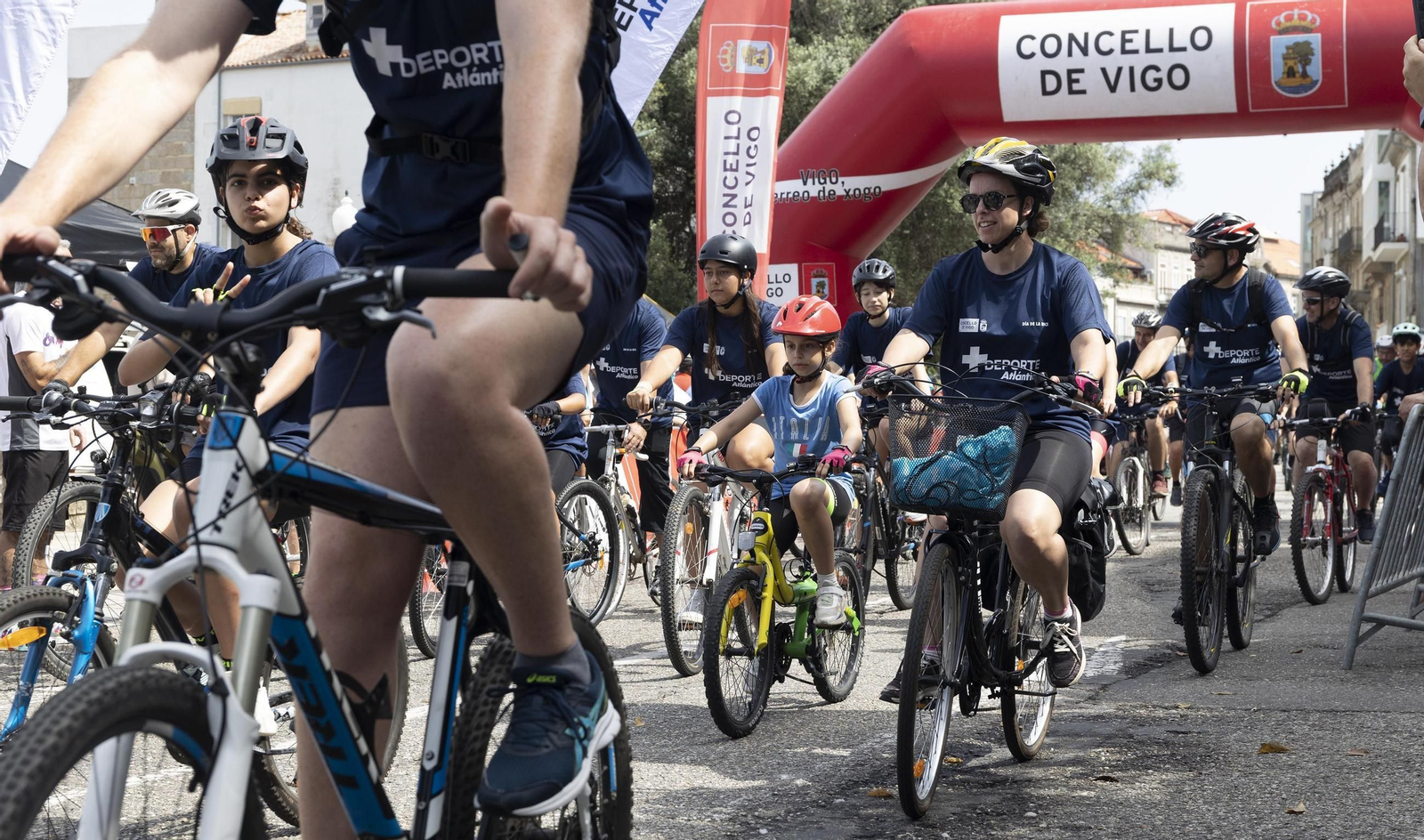 Galería | El ciclismo toma Vigo con la primera edición del Día de la Bici de Atlántico