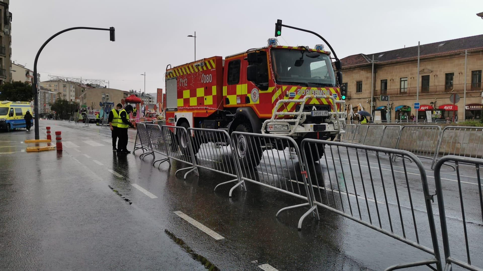 OURENSE. Calles valladas a la espera del desfile de carrozas.