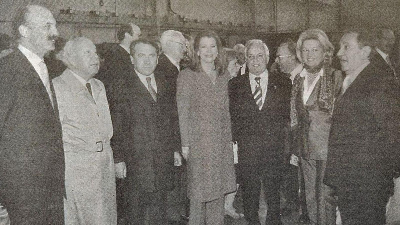 De izquierda a derecha, Manuel Cabezas, Jesús de Polanco, Xosé Cuiña, Mari Luz Barreiros, José Luis Baltar, Gloria Ventura y José Luis Outeiriño en el homenaje a Eduardo Barreiros.