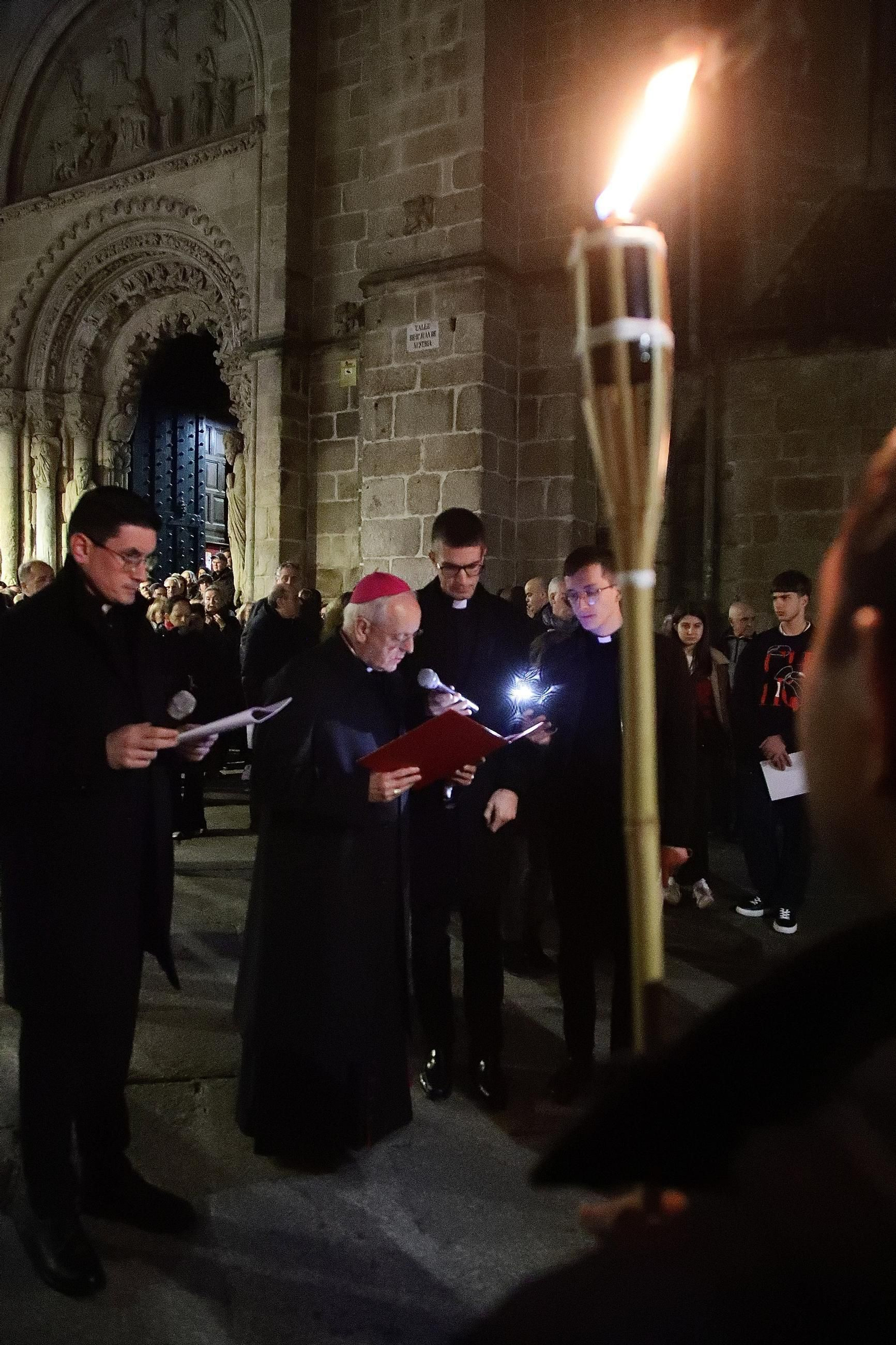Galería | El via crucis del Cristo de los Desamparados, en fotos