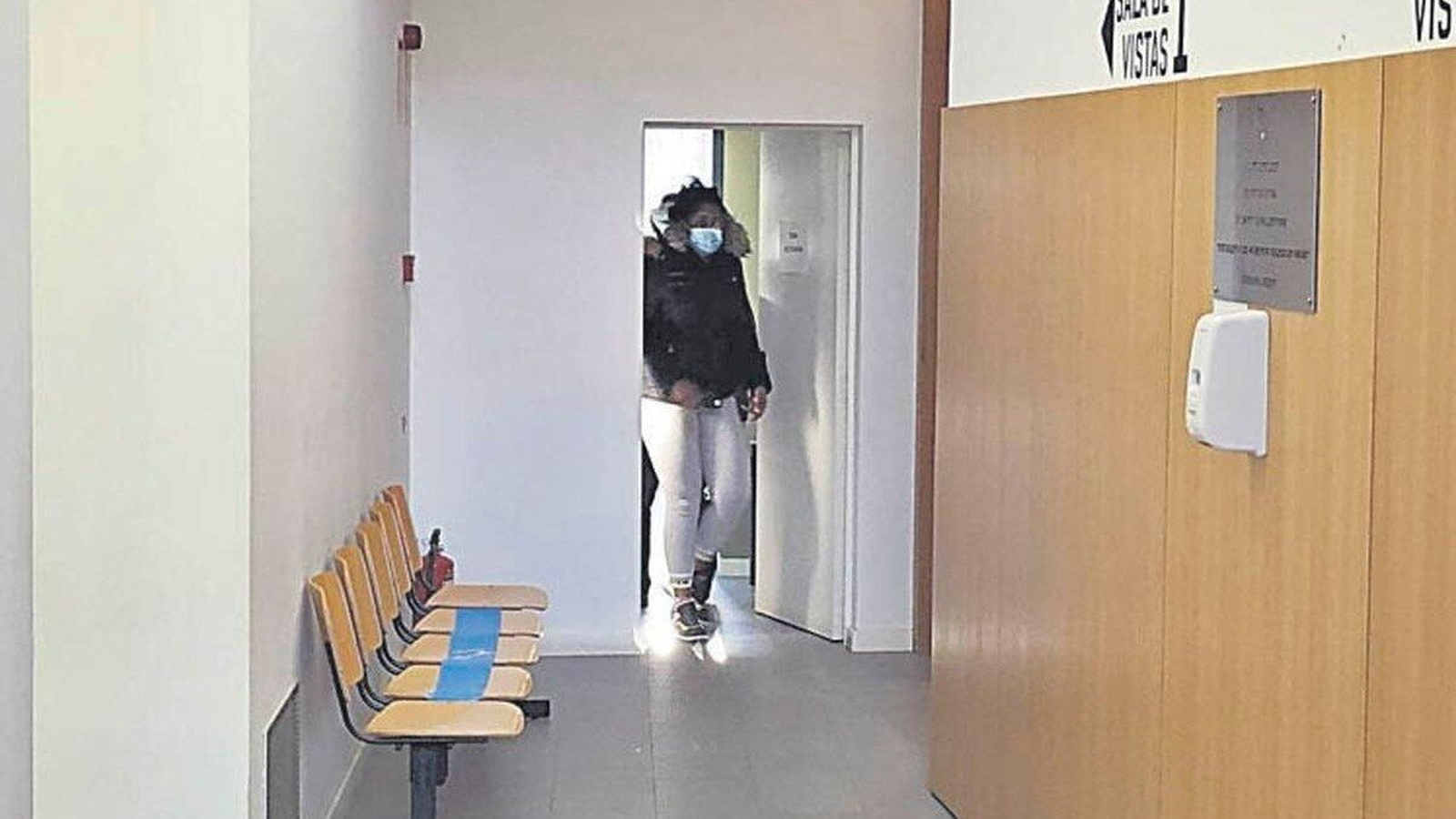 Fátima A., en el interior de los Juzgados de O Barco.