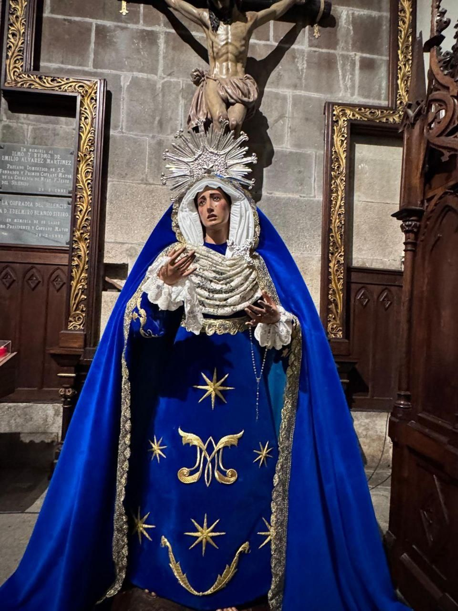 La Inmaculada Virgen de la Amargura estrena ropajes.