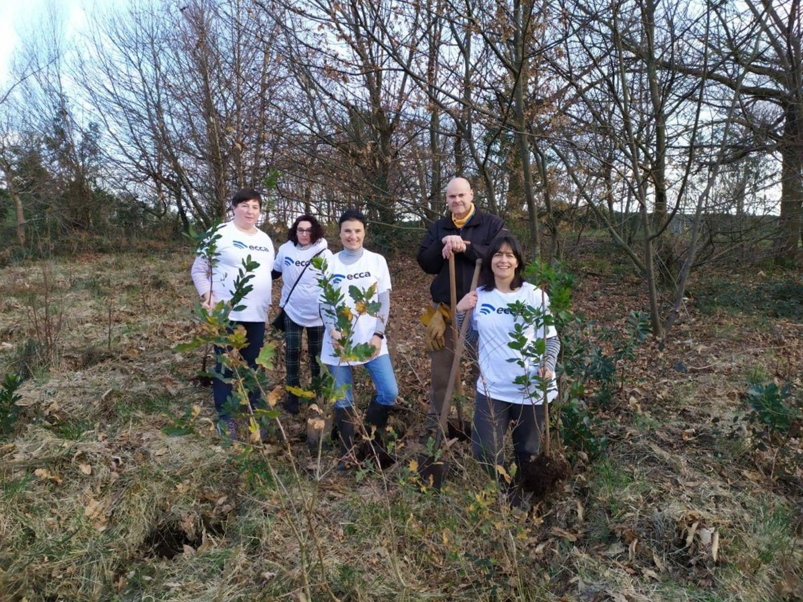 Los comuneros de Teis cuentan con voluntarios durante todo el año y para campañas puntuales.
