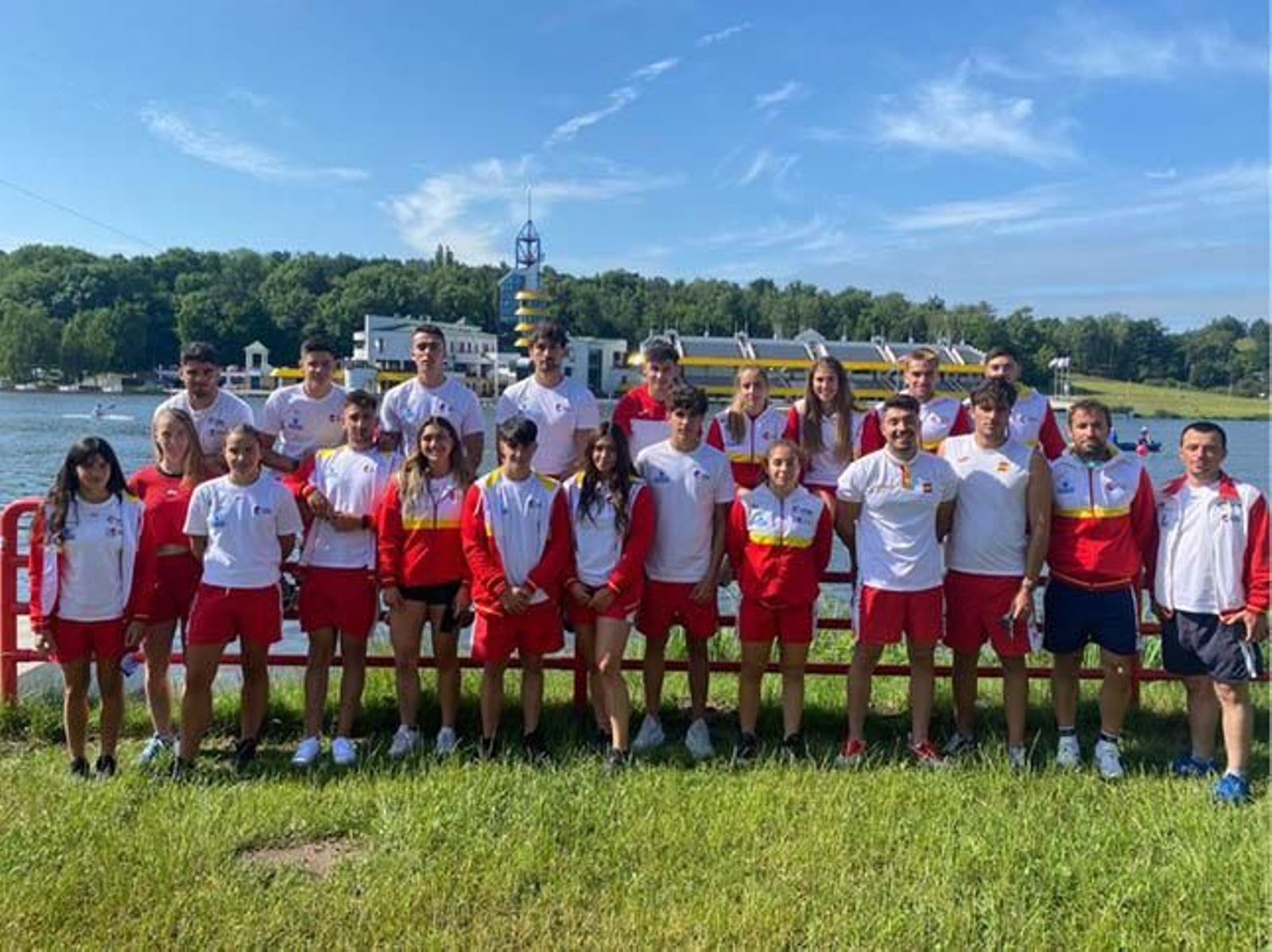 Los 20 palistas gallegos presentes en la cita continental de Poznan.