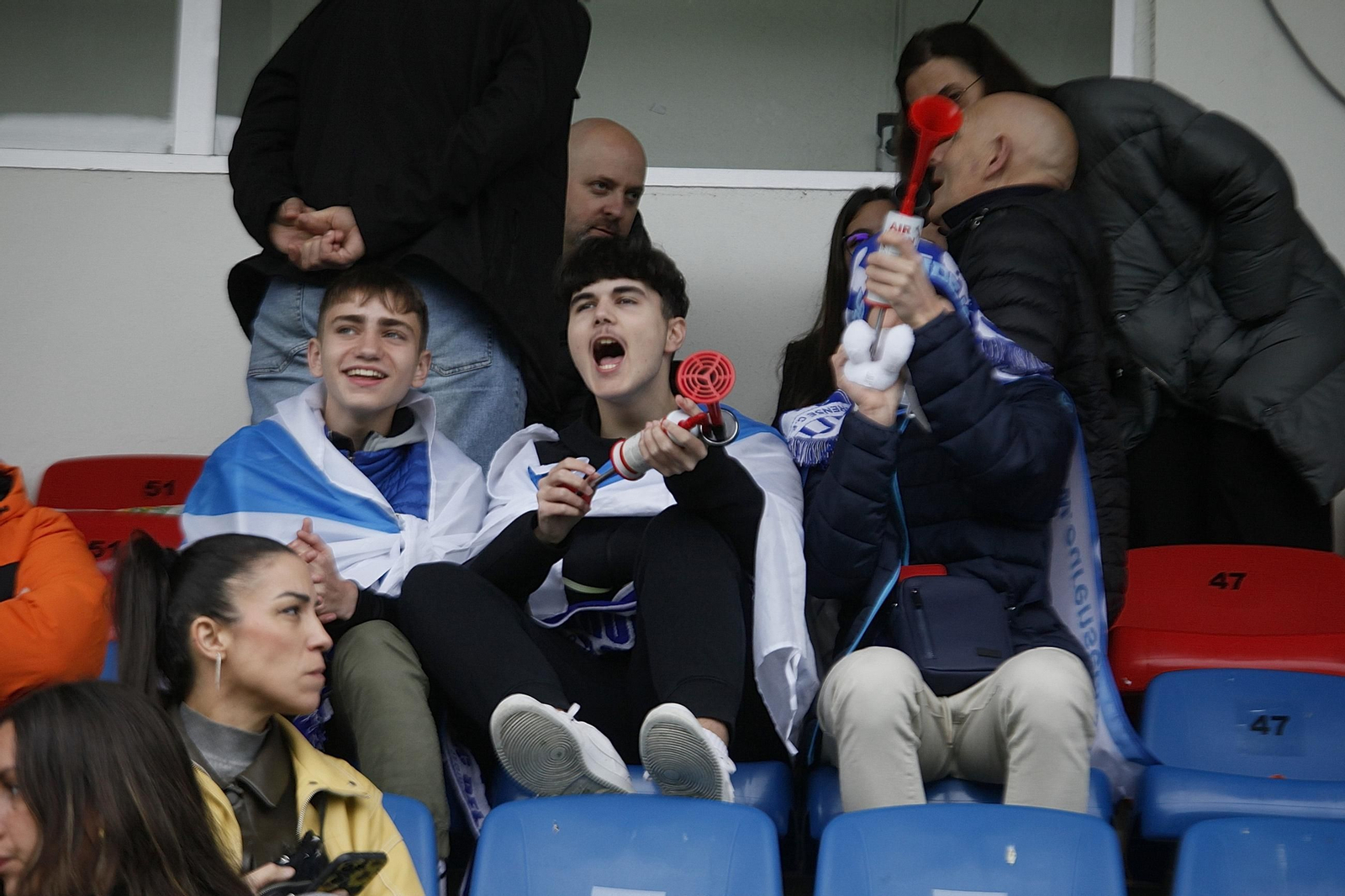 Galería | El Ourense CF sumó su primera derrota en el fortín de O Couto