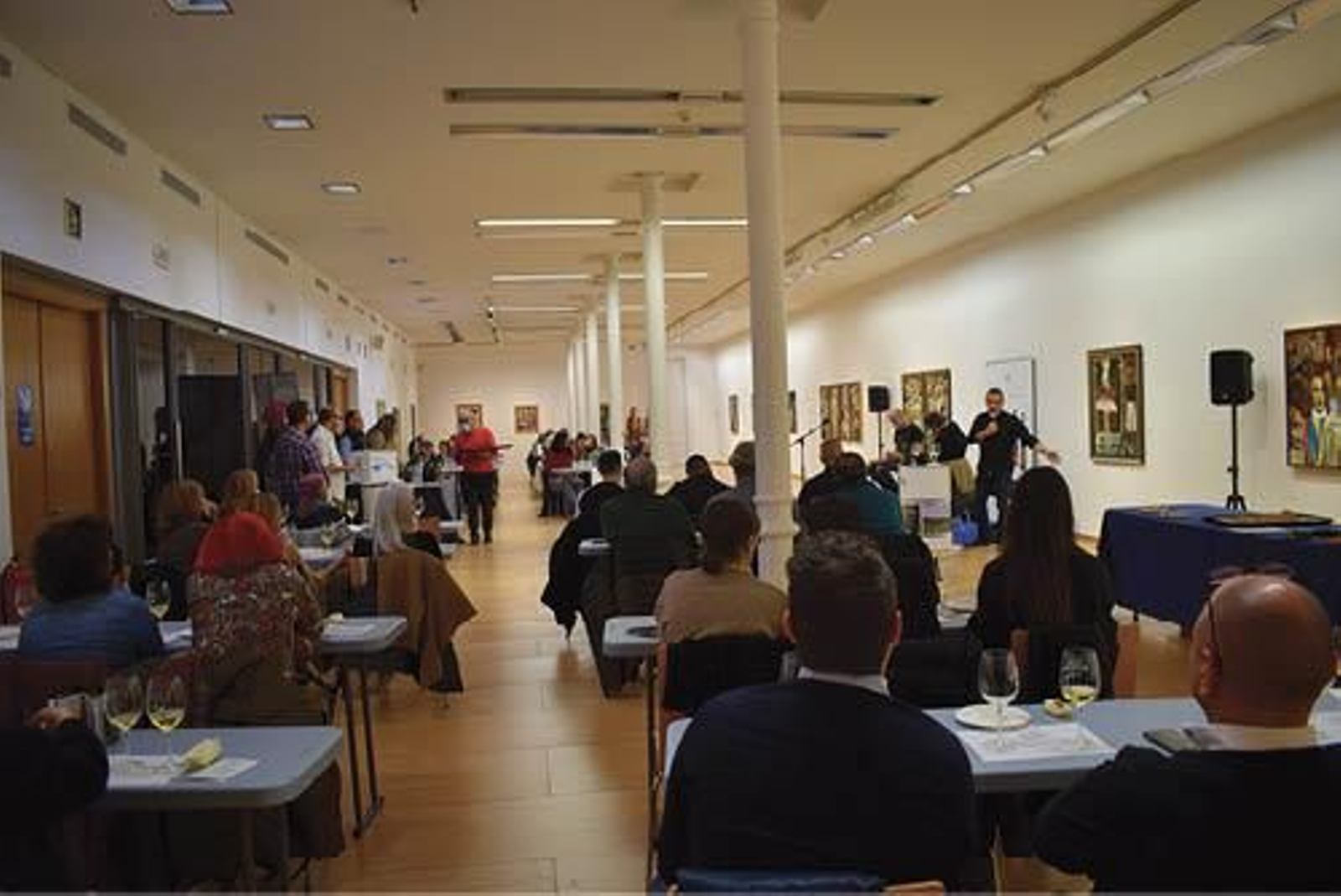 Momento de la presentación de los vinos durante la cata.