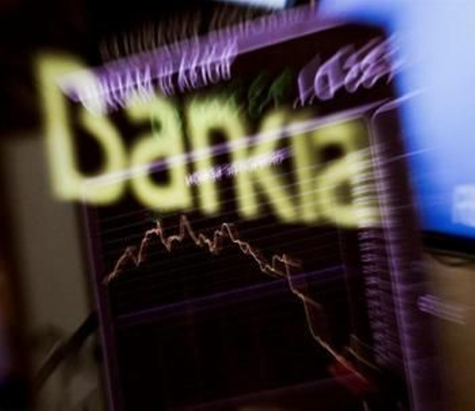 Panel informativo en el parqué madrileño en una jornada en la que las acciones de Bankia sufren un desplome superior al 20 % en su regreso a la cotización bursátil. Foto: EFE/Emilio Naranjo