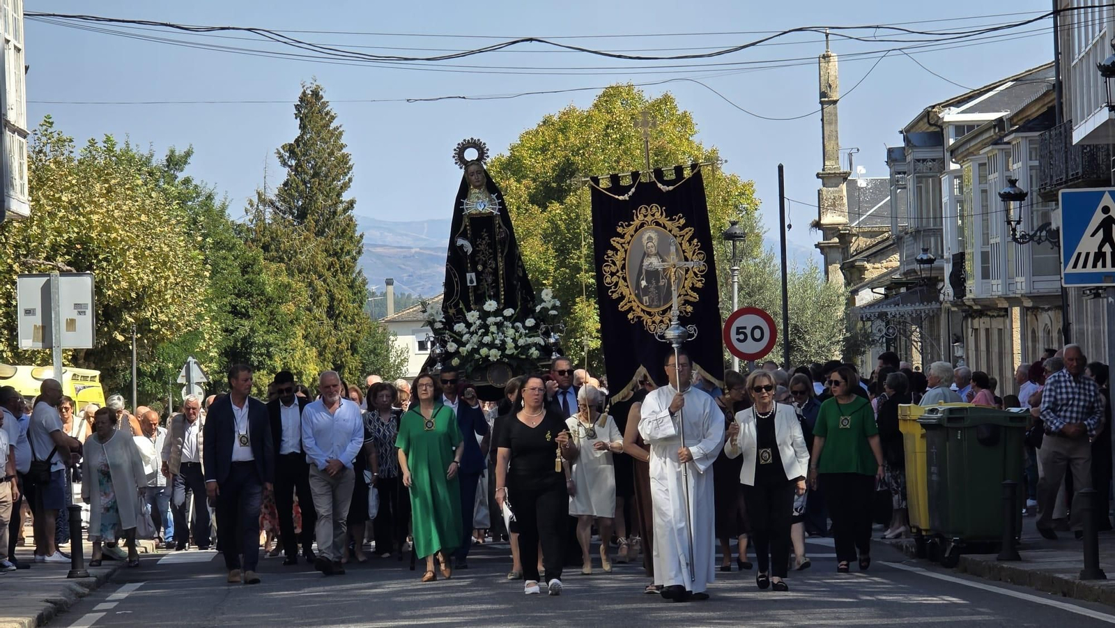 Galería | Trives cierra sus fiestas patronales con la procesión de la Dolorosa