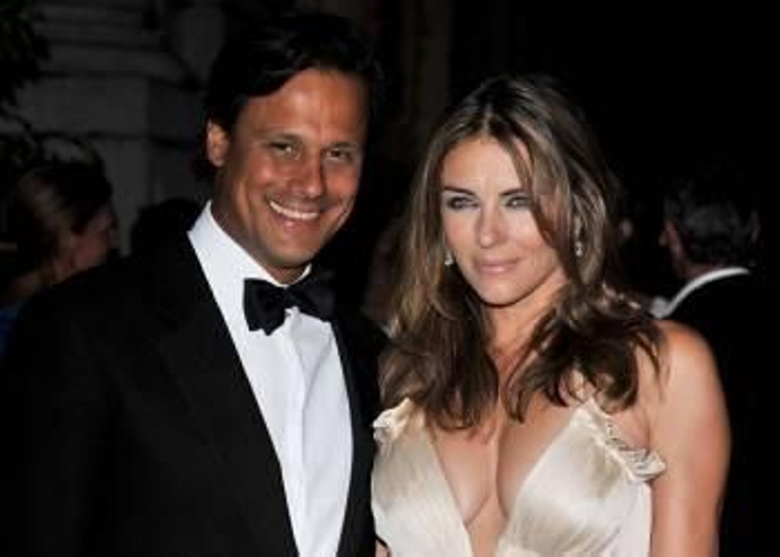 Elizabeth Hurley con Arun Nayar.