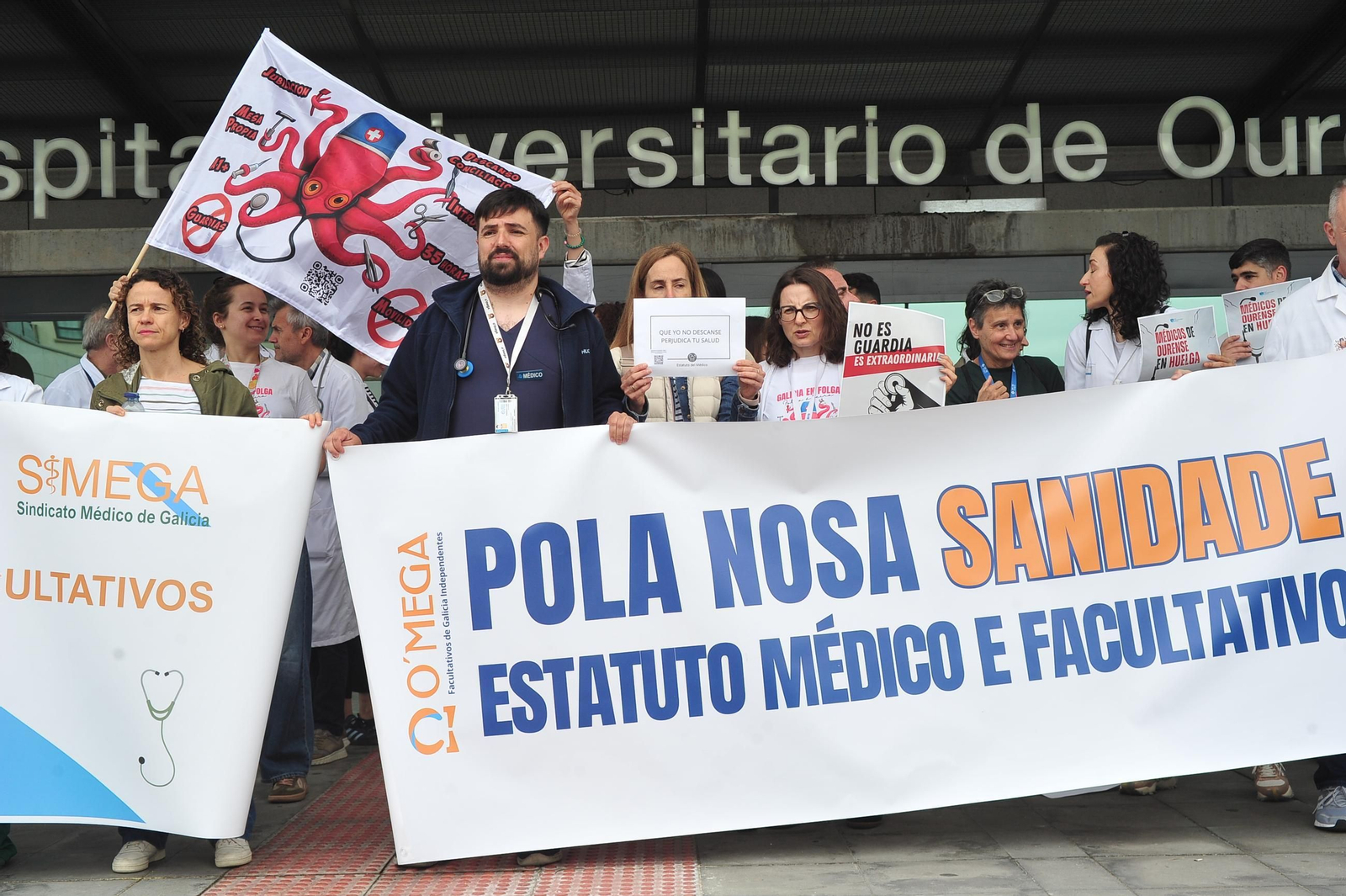 Concentración de médicos en el CHUO.