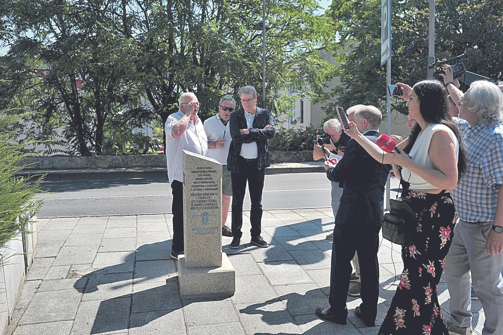 Inauguración do monolito
