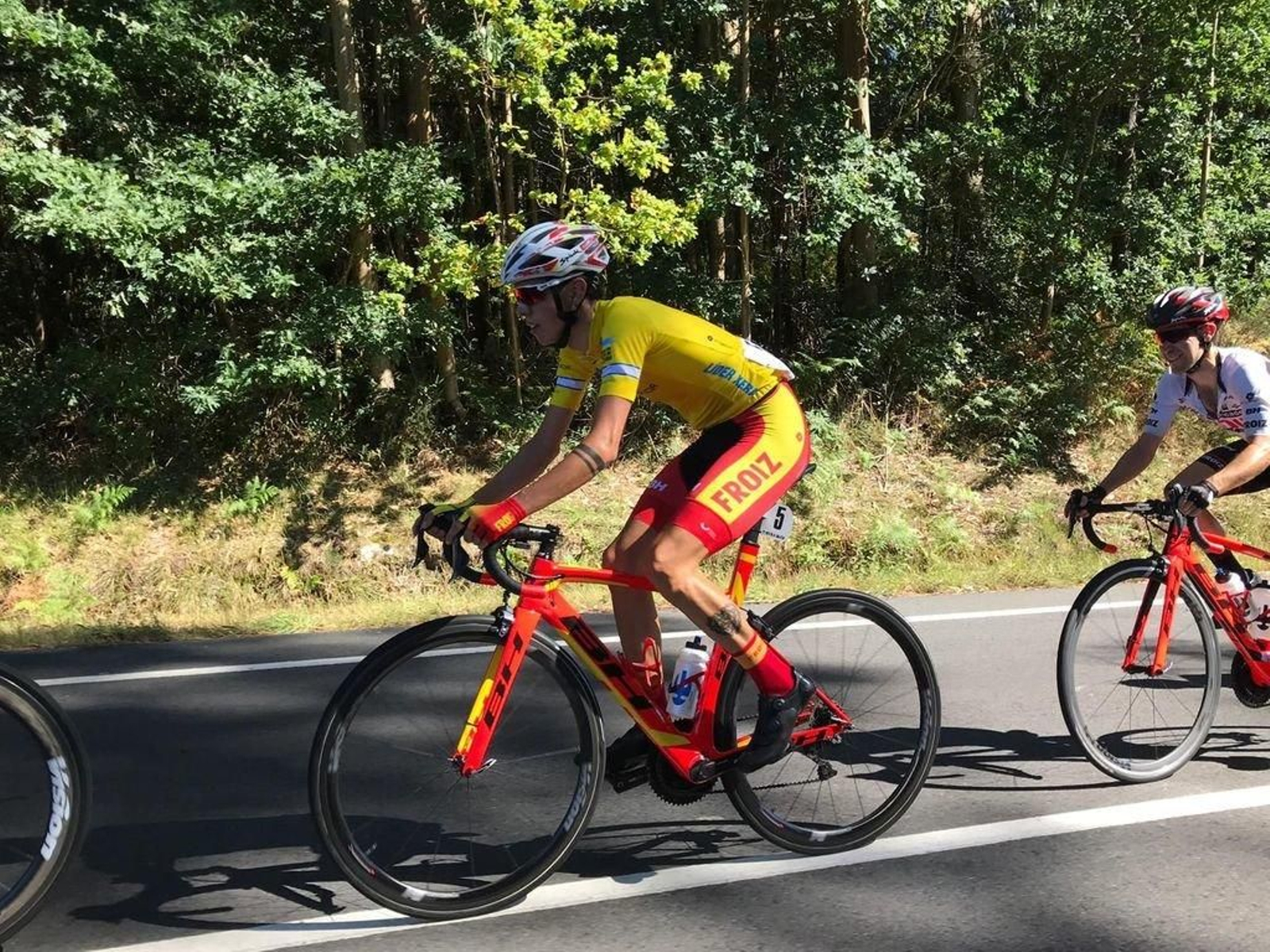 Sergio Vega se proclamó ganador de la Volta a Galicia.