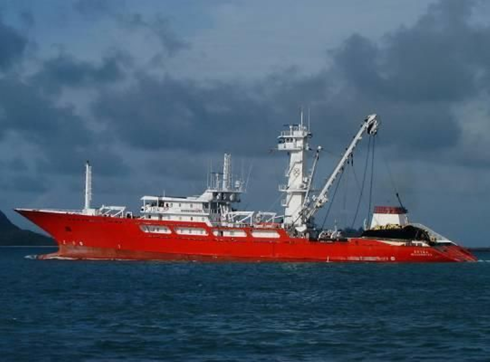 El Artza, propiedad de la armadora Atunsa, fue construido por el astillero vigués Barreras en el año 2004.